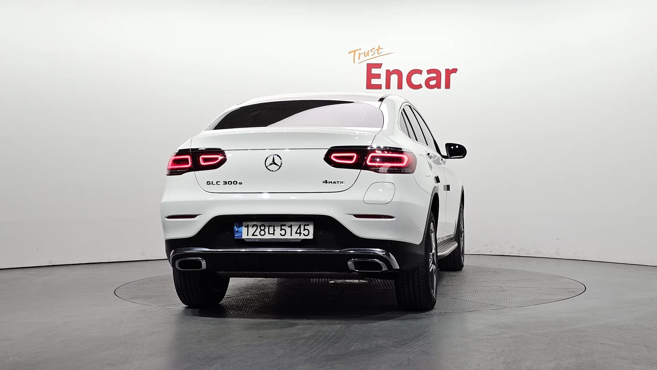 Mercedes-Benz GLC-Class GLC300e 4MATIC Coupe, гибрид, 2023 г. 42643 км. — фото 4