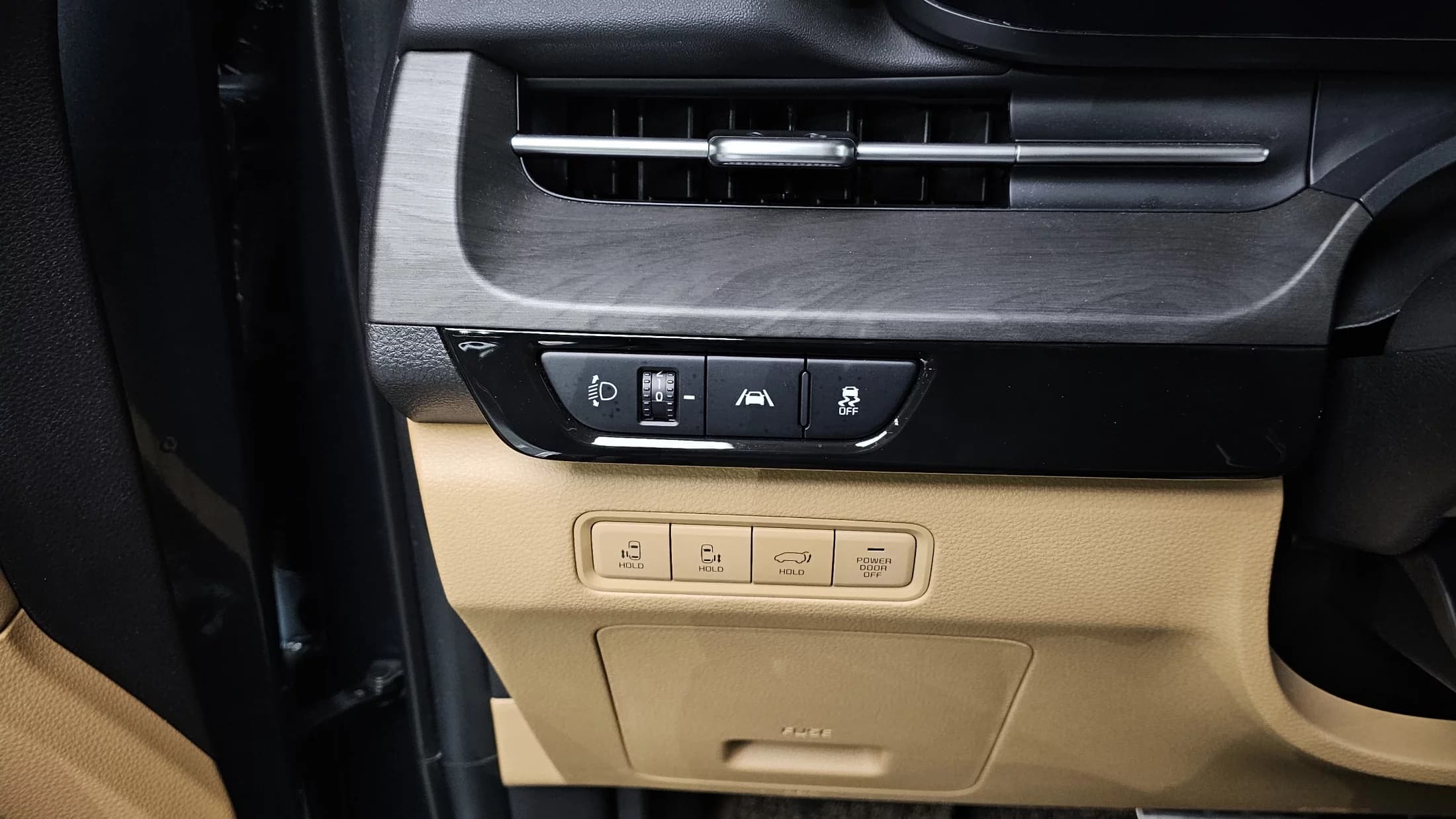 Kia Carnival 9-Seater Signature, 2023 г. 25563 км. — фото 13