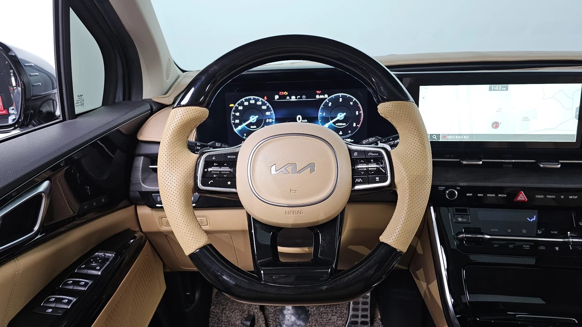 Kia Carnival 9-Seater Signature, 2023 г. 25563 км. — фото 14