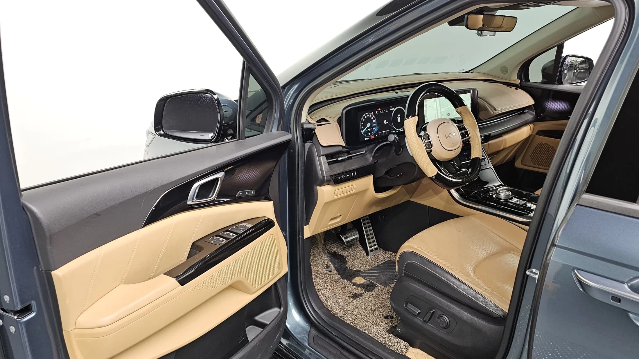 Kia Carnival 9-Seater Signature, 2023 г. 25563 км. — фото 10