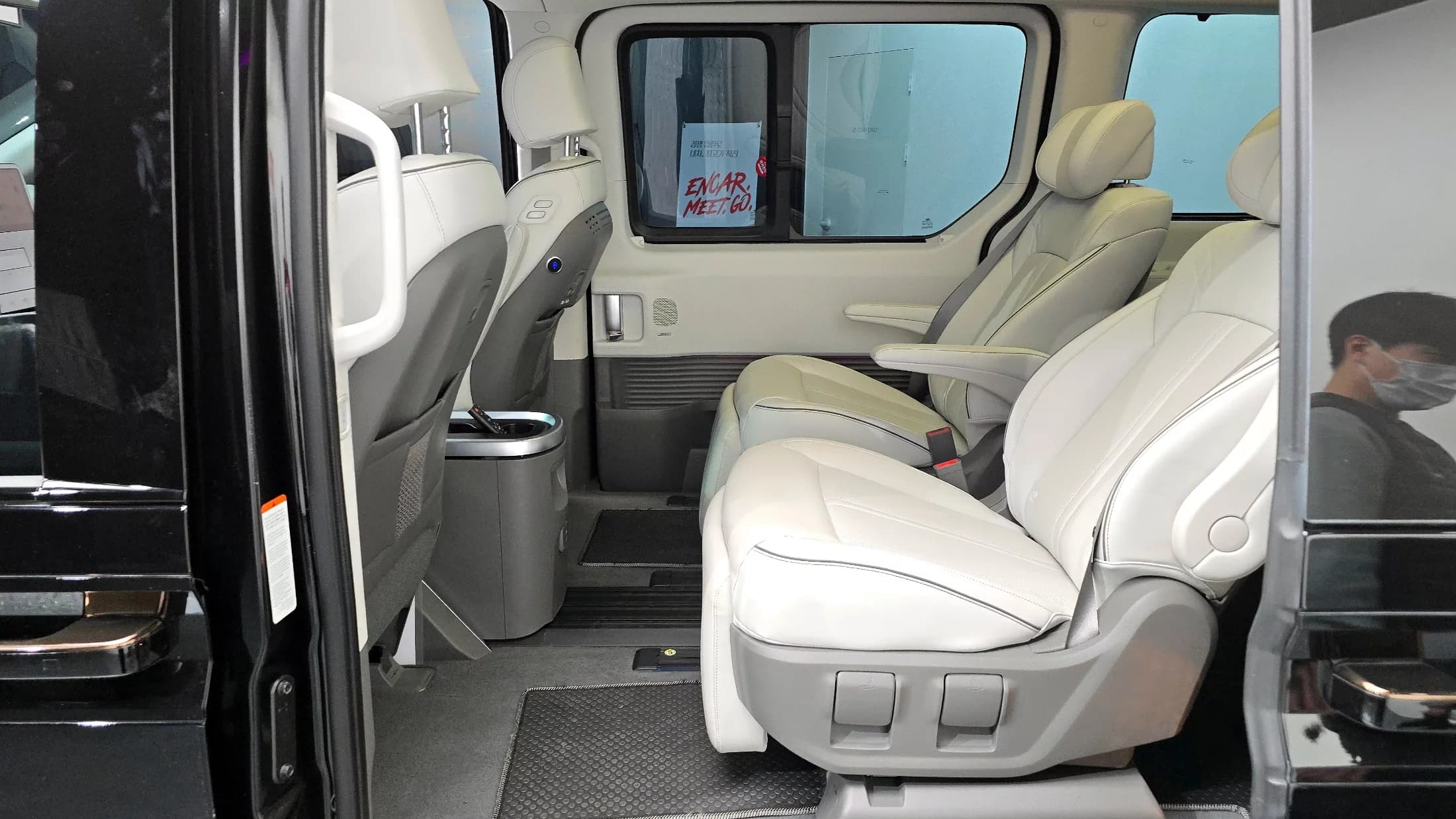 Hyundai Staria Lounge 7-Seater Inspiration, 2022 г. 20247 км. — фото 12