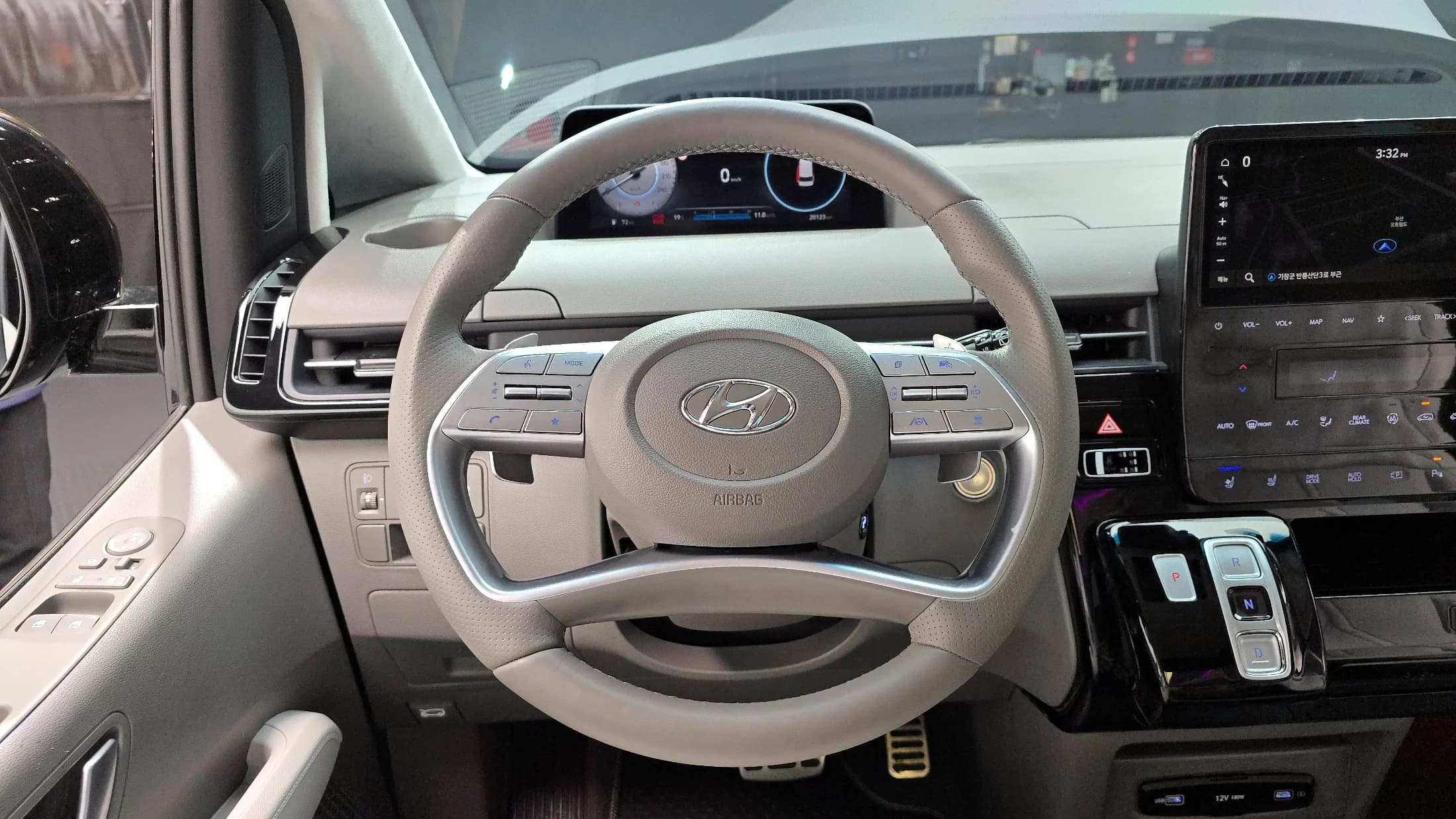Hyundai Staria Lounge 7-Seater Inspiration, 2022 г. 20247 км. — фото 14