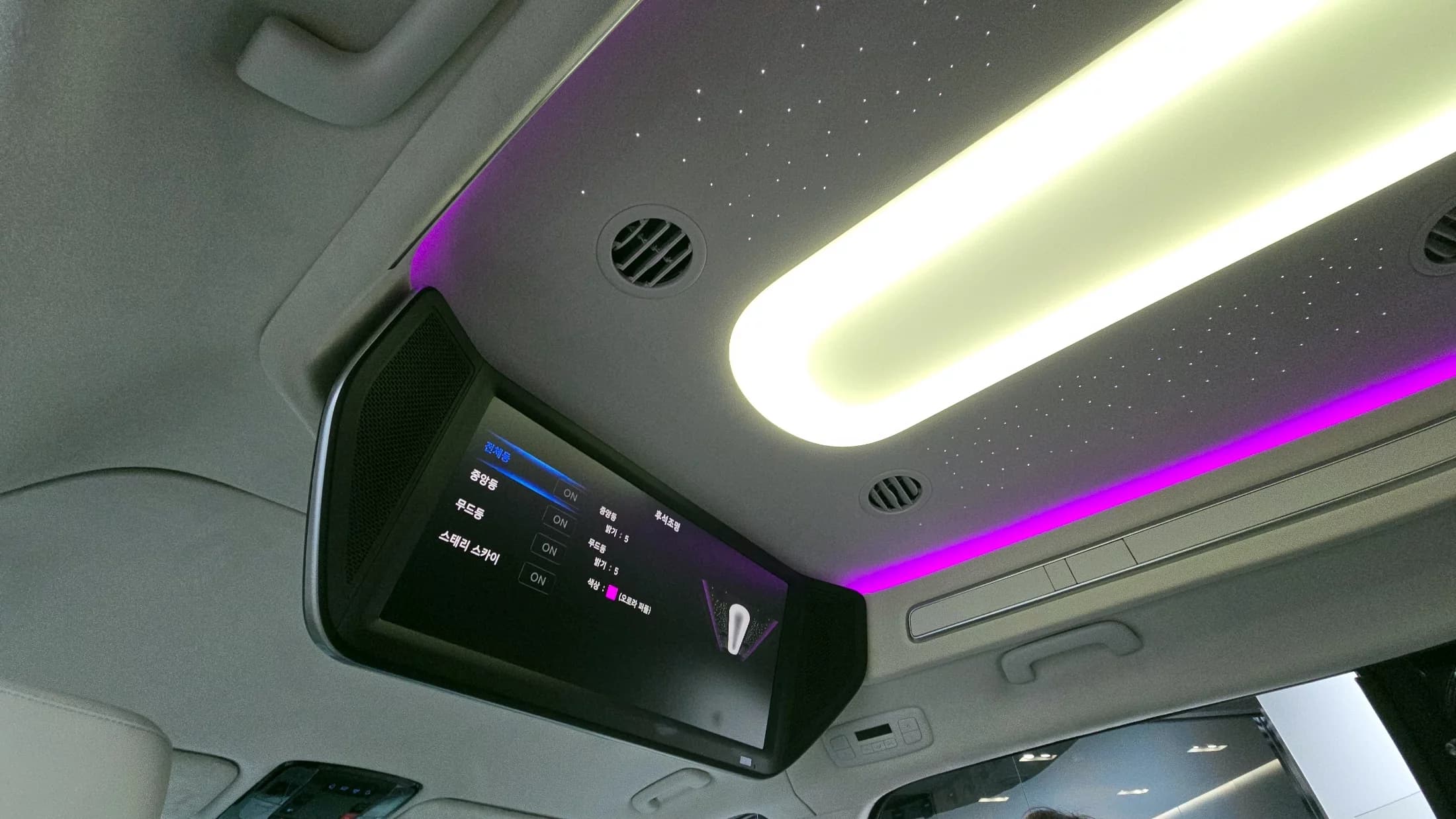 Hyundai Staria Lounge 7-Seater Inspiration, 2022 г. 20247 км. — фото 19