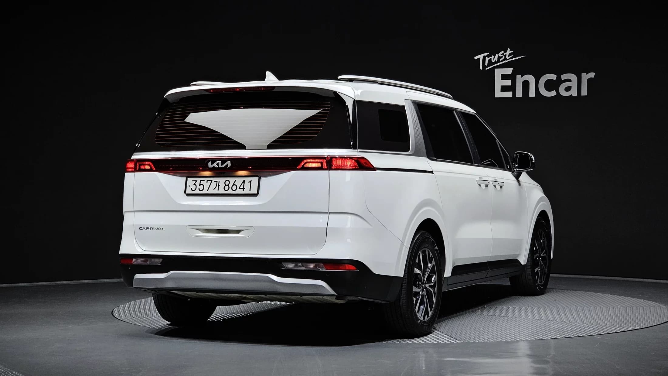Kia Carnival 9-Seater Prestige, 2022 г. 58767 км. — фото 2
