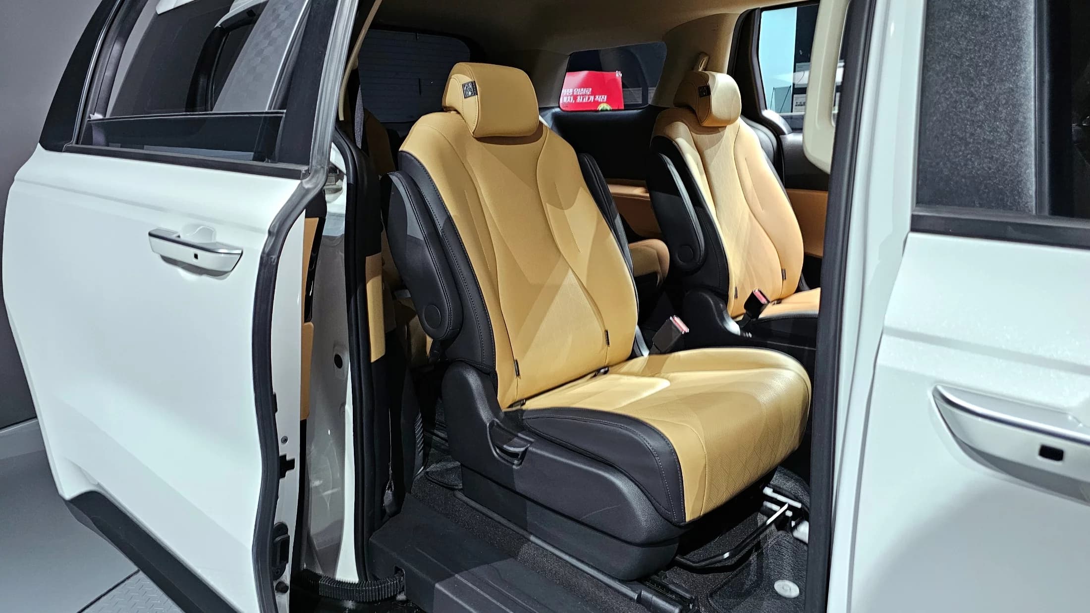 Kia Carnival 9-Seater Prestige, 2022 г. 58767 км. — фото 12