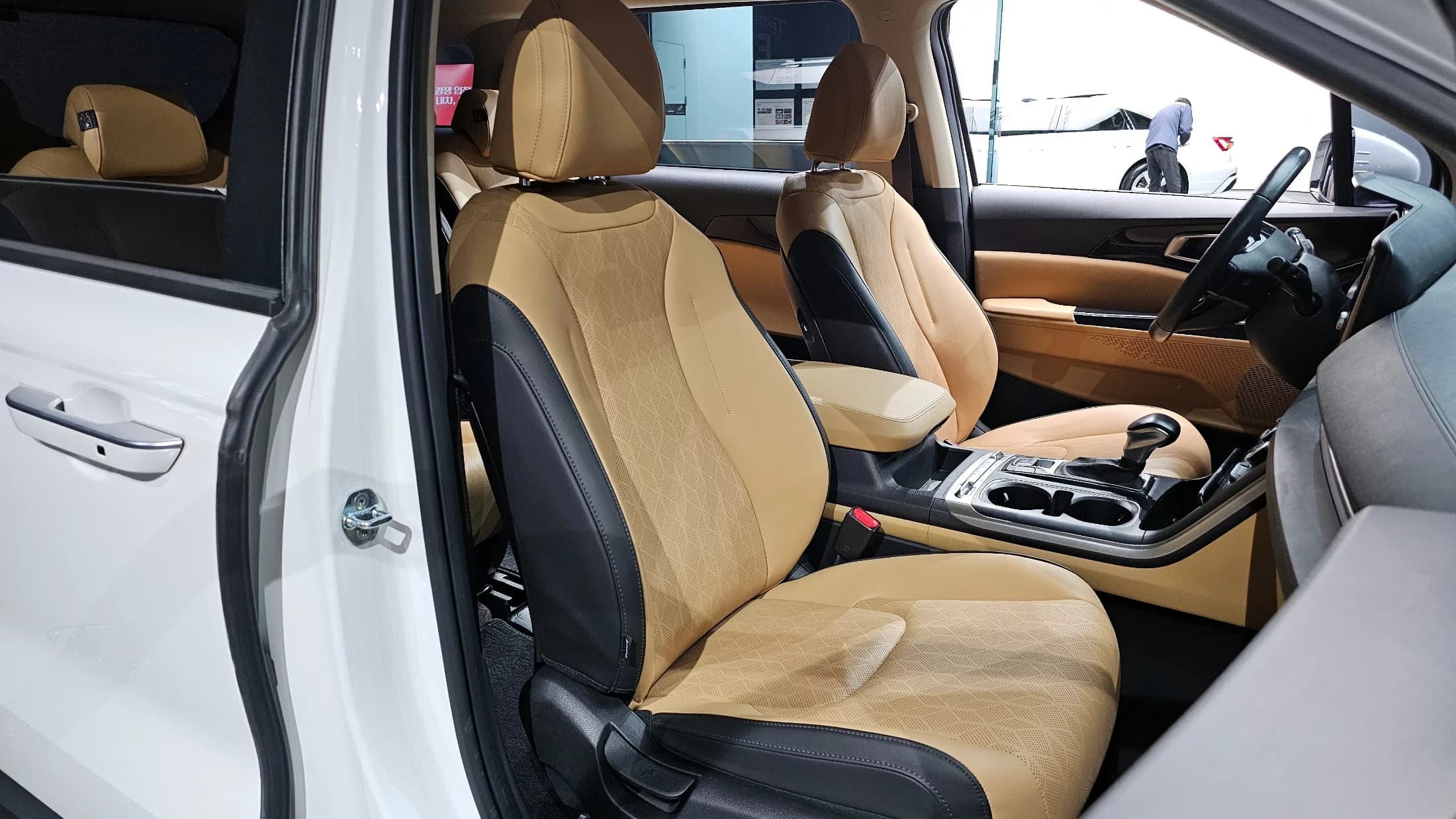Kia Carnival 9-Seater Prestige, 2022 г. 58767 км. — фото 10
