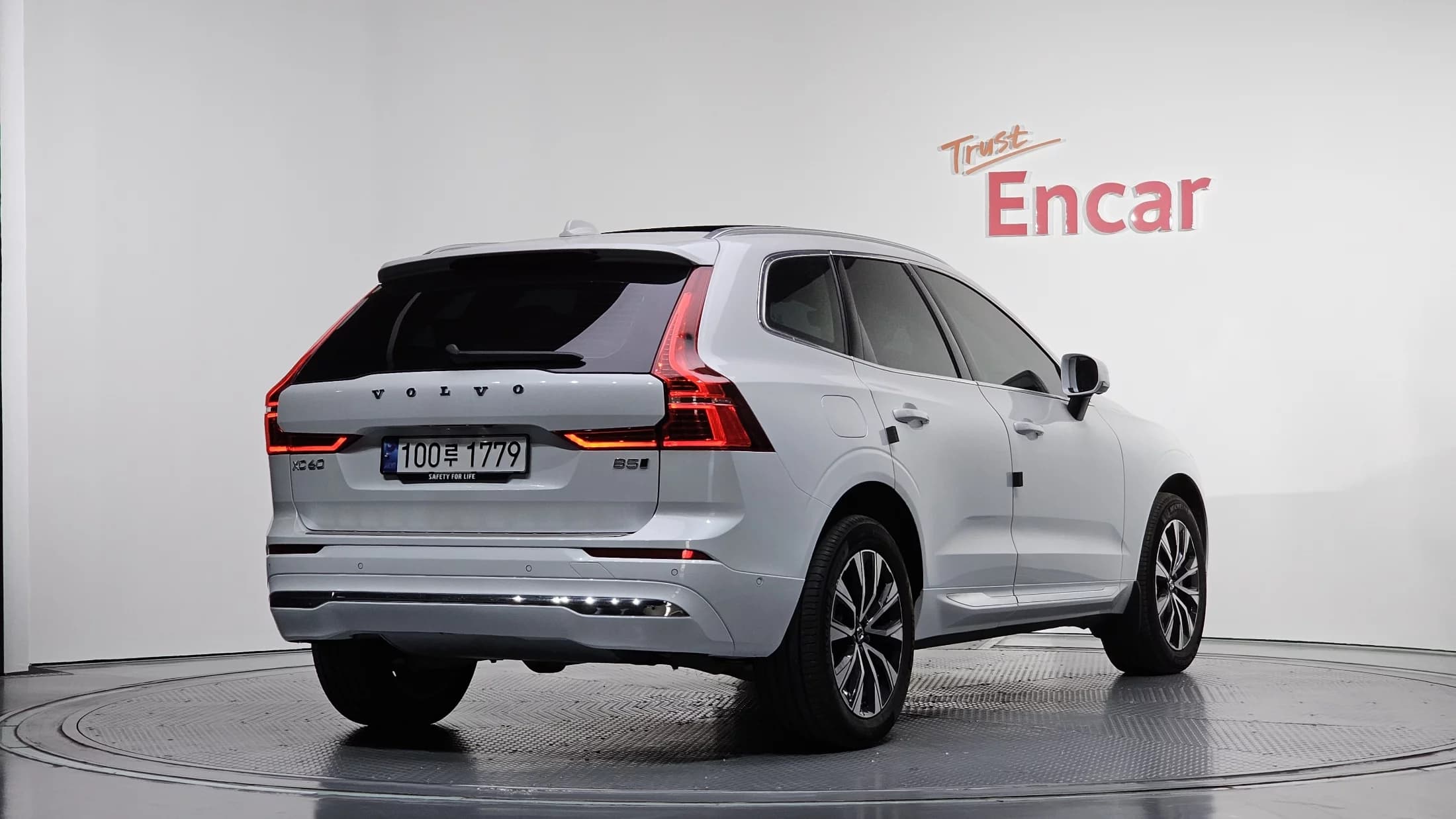 Volvo XC60 B5 Ultimate Bright, 2024 г. 13143 км. — фото 2