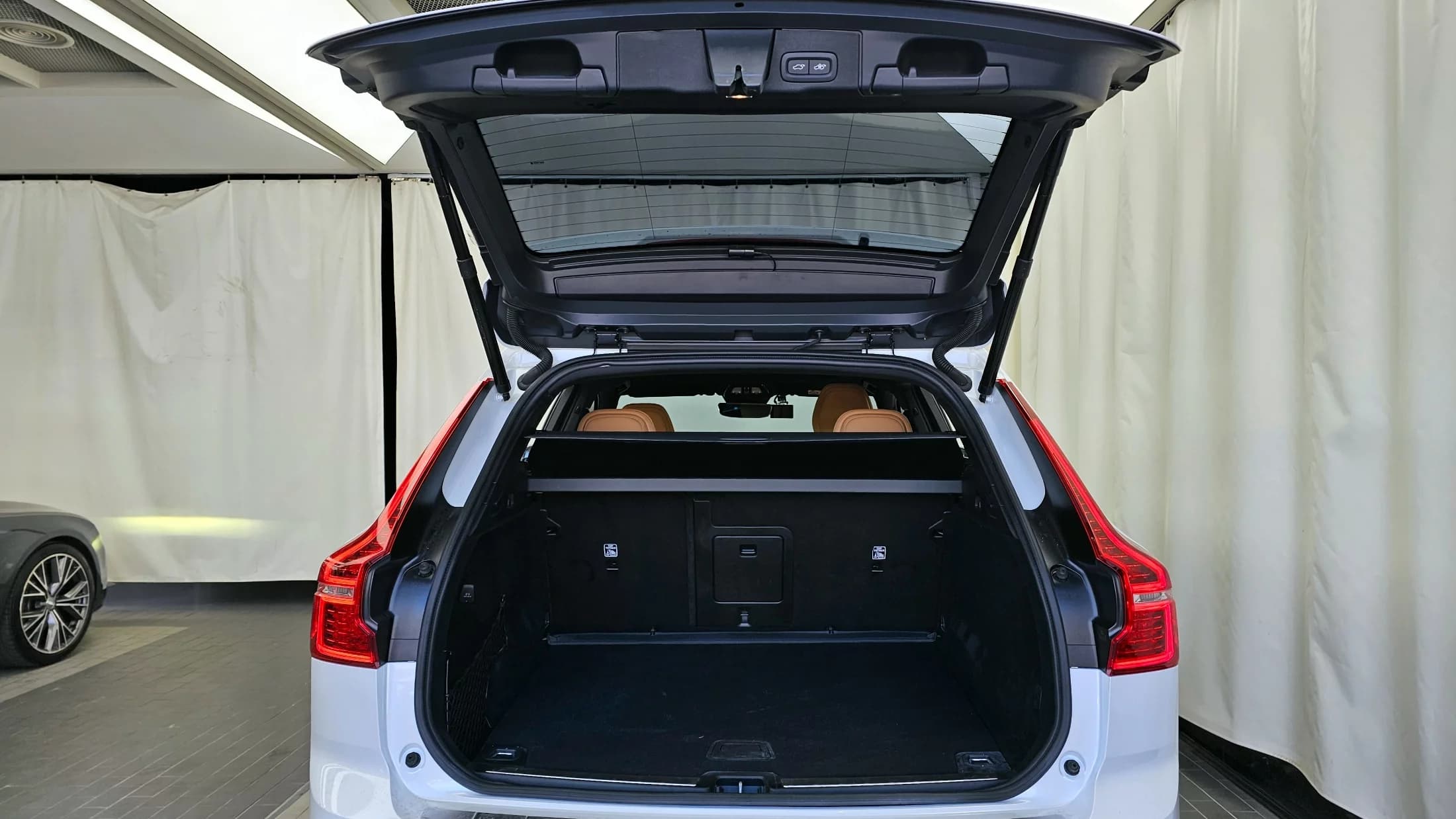 Volvo XC60 B5 Ultimate Bright, 2024 г. 13143 км. — фото 20
