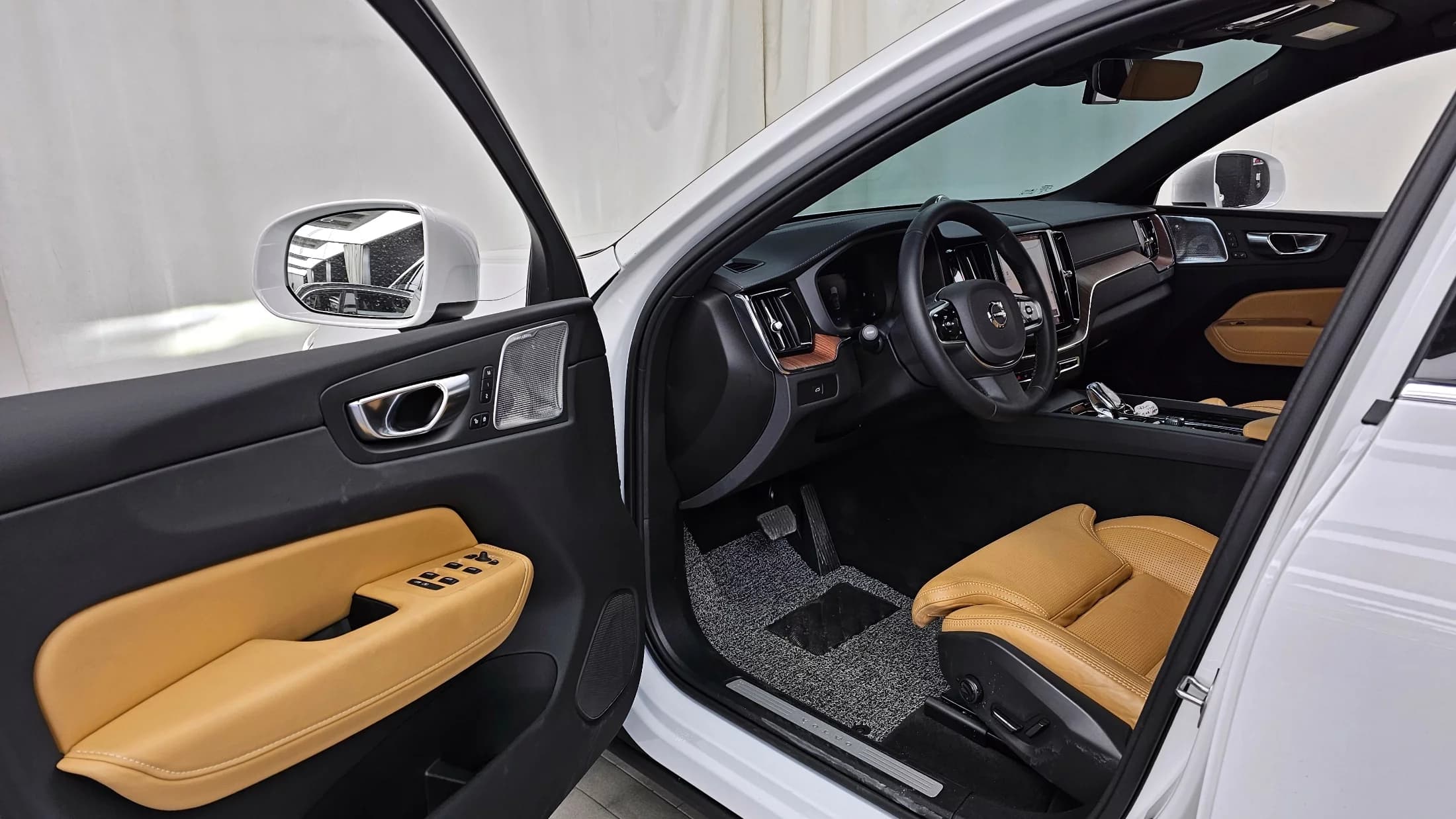 Volvo XC60 B5 Ultimate Bright, 2024 г. 13143 км. — фото 10