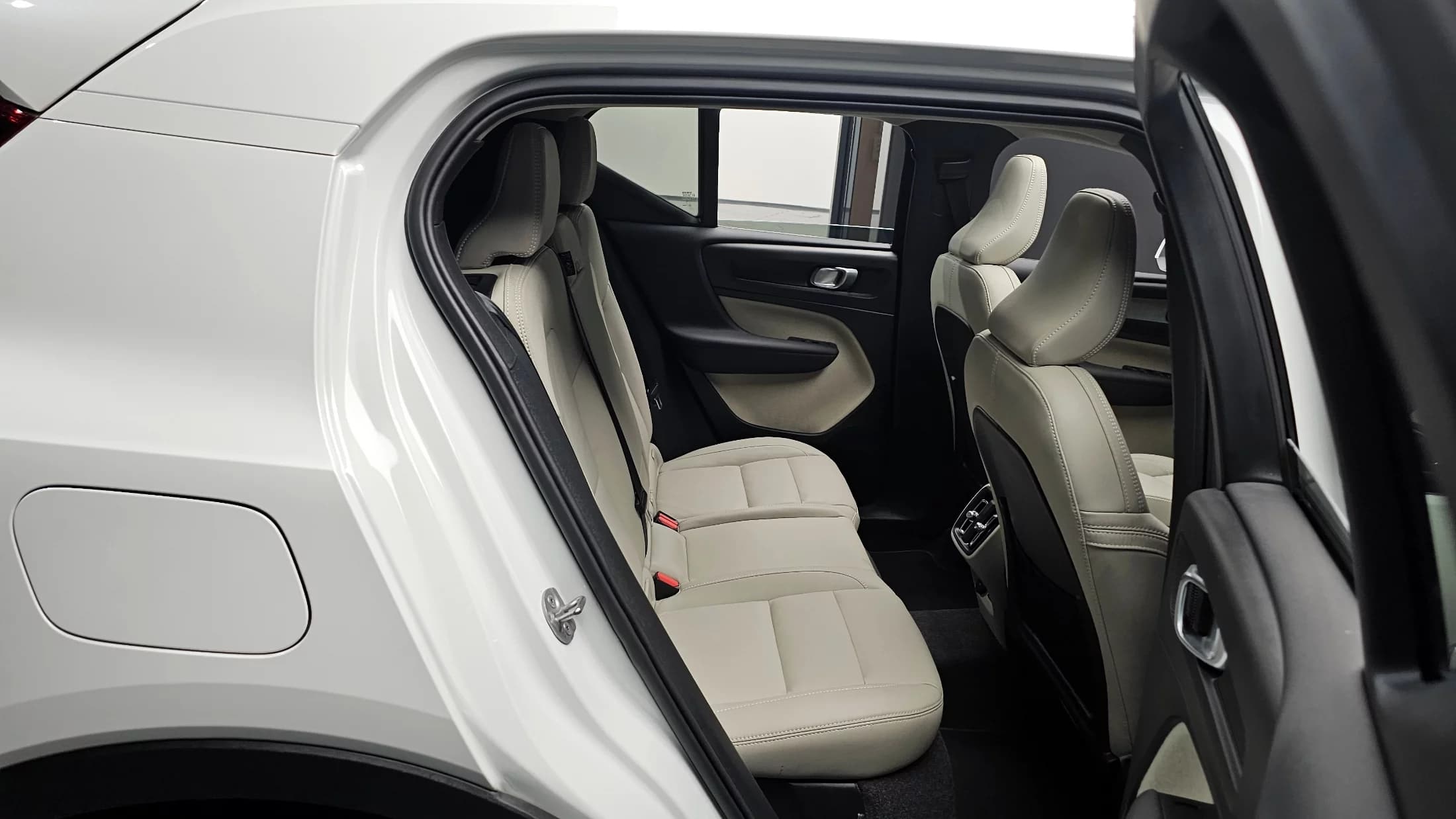Volvo XC40 B4 Ultimate Bright, 2024 г. 9735 км. — фото 11