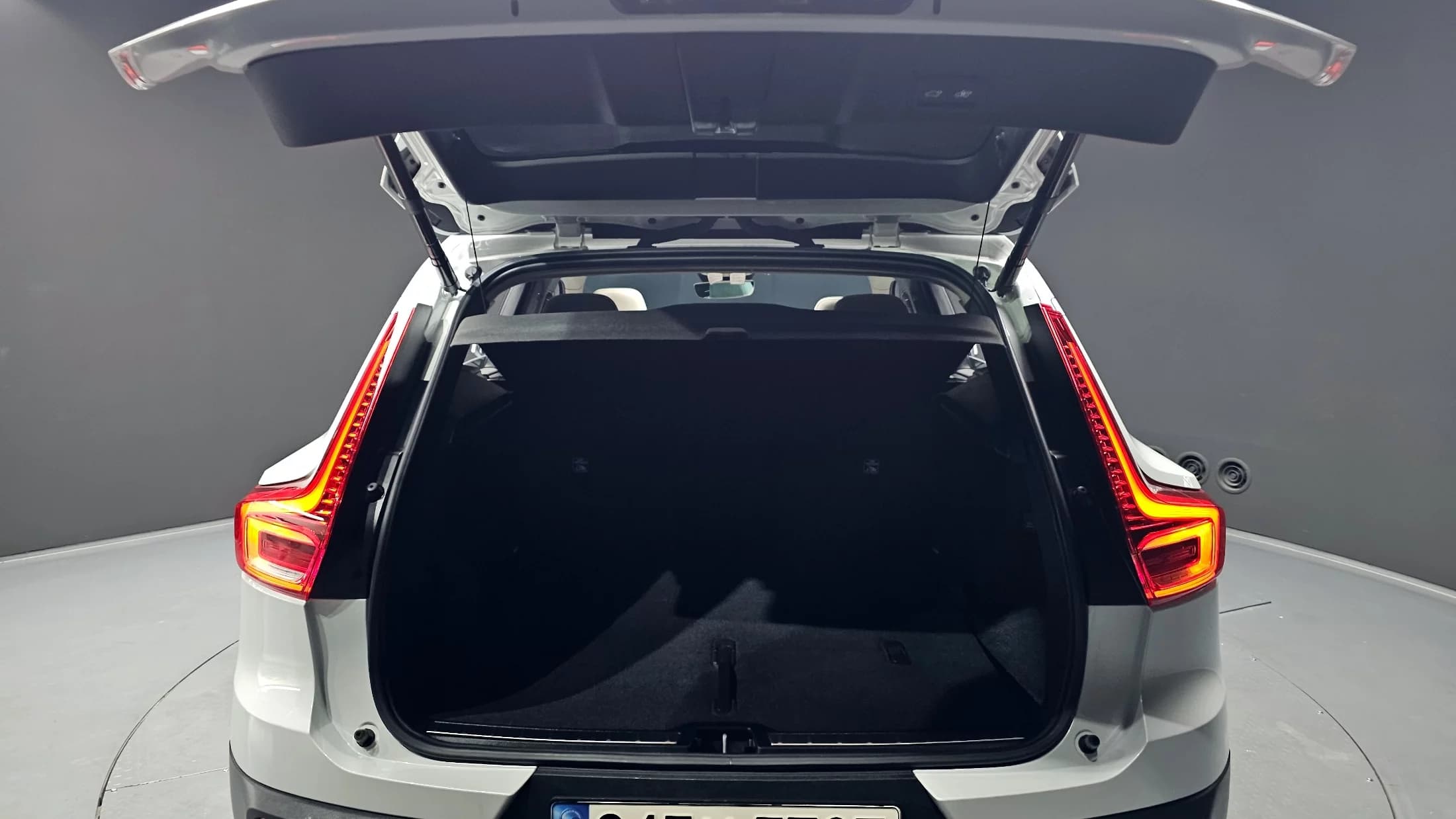 Volvo XC40 B4 Ultimate Bright, 2024 г. 9735 км. — фото 20