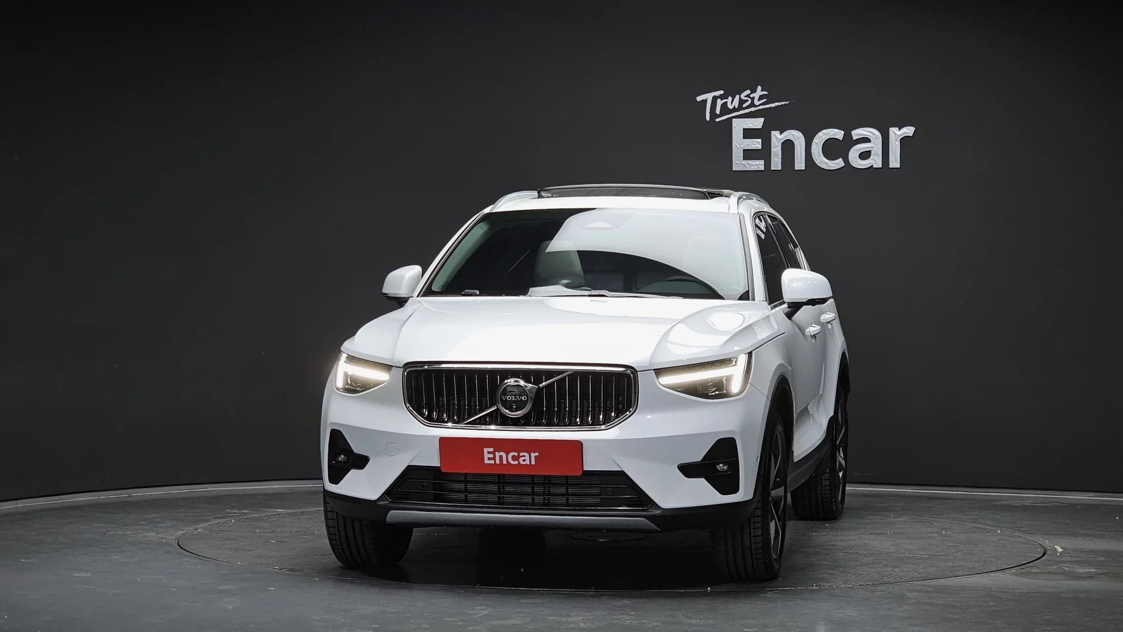 Volvo XC40 B4 Ultimate Bright, 2024 г. 9735 км. — фото 3