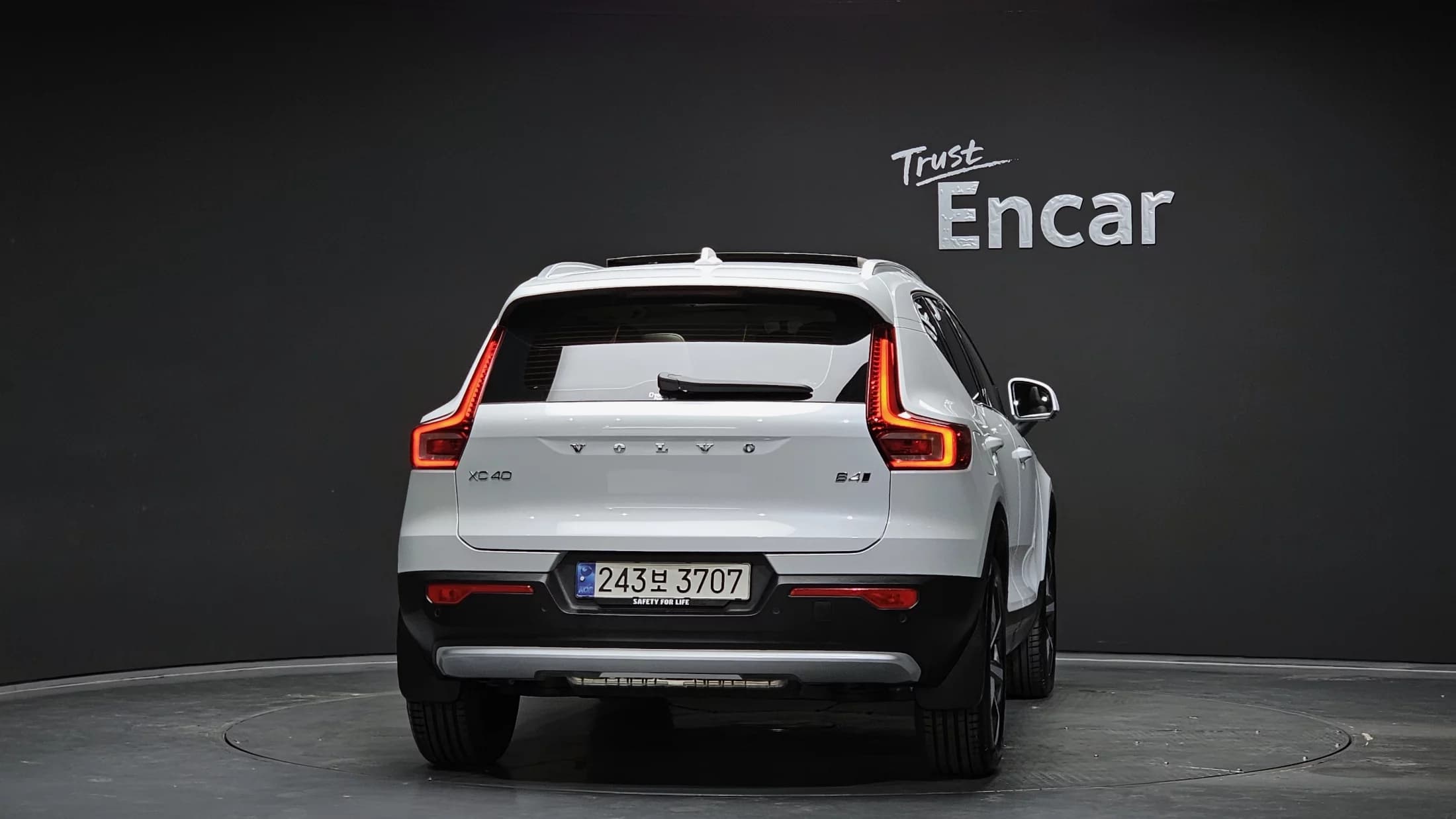 Volvo XC40 B4 Ultimate Bright, 2024 г. 9735 км. — фото 4