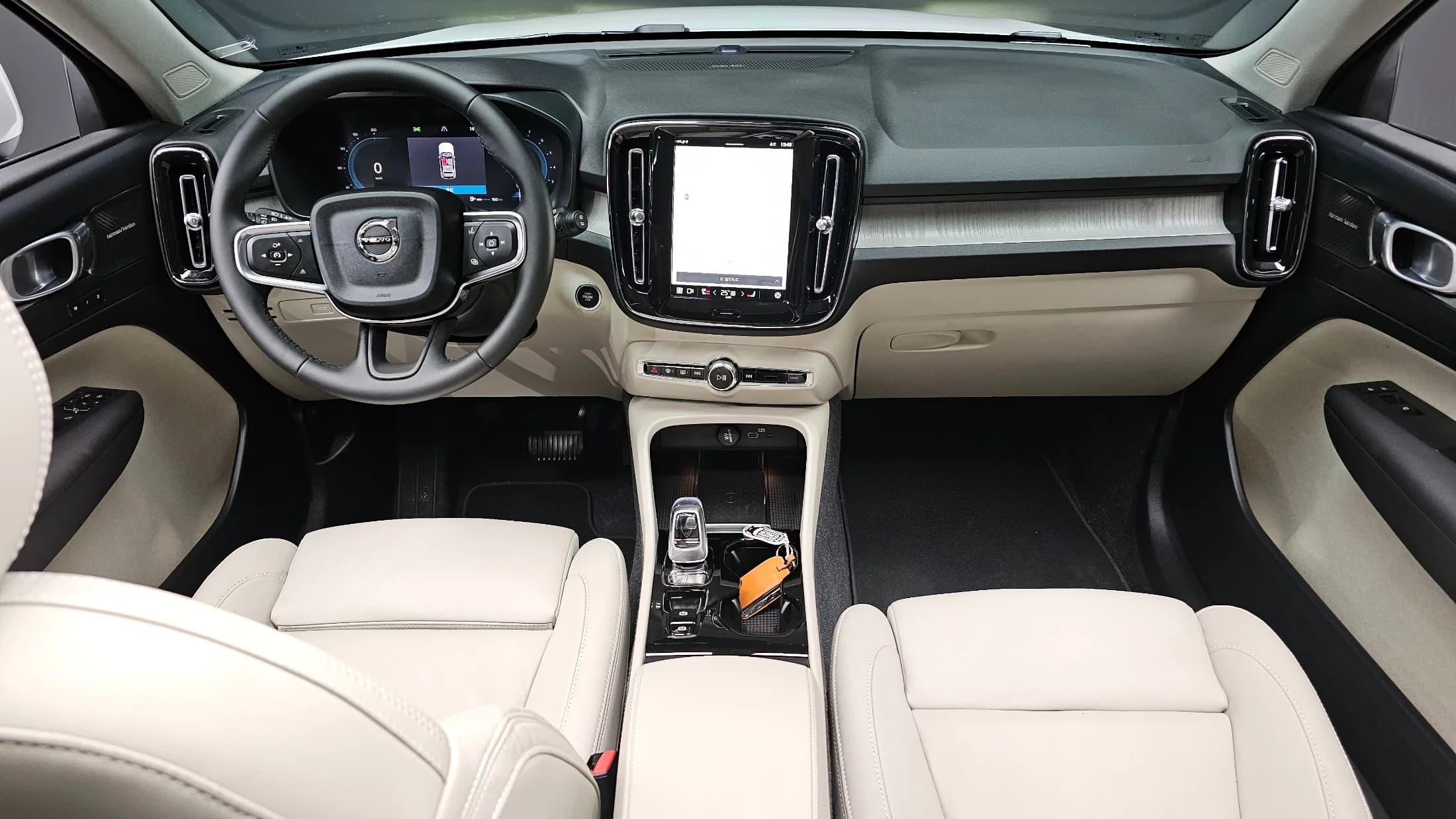 Volvo XC40 B4 Ultimate Bright, 2024 г. 9735 км. — фото 7