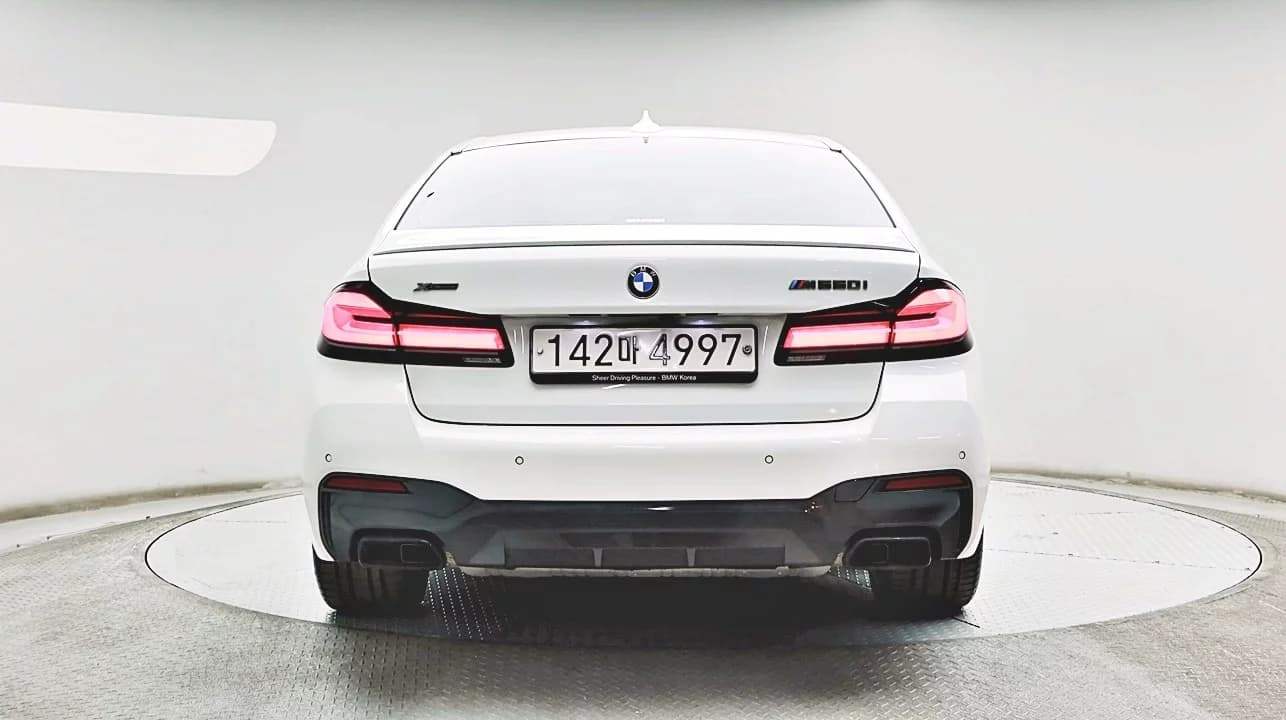 BMW 5-Series M550i xDrive, 2021 г. 99528 км. — фото 2