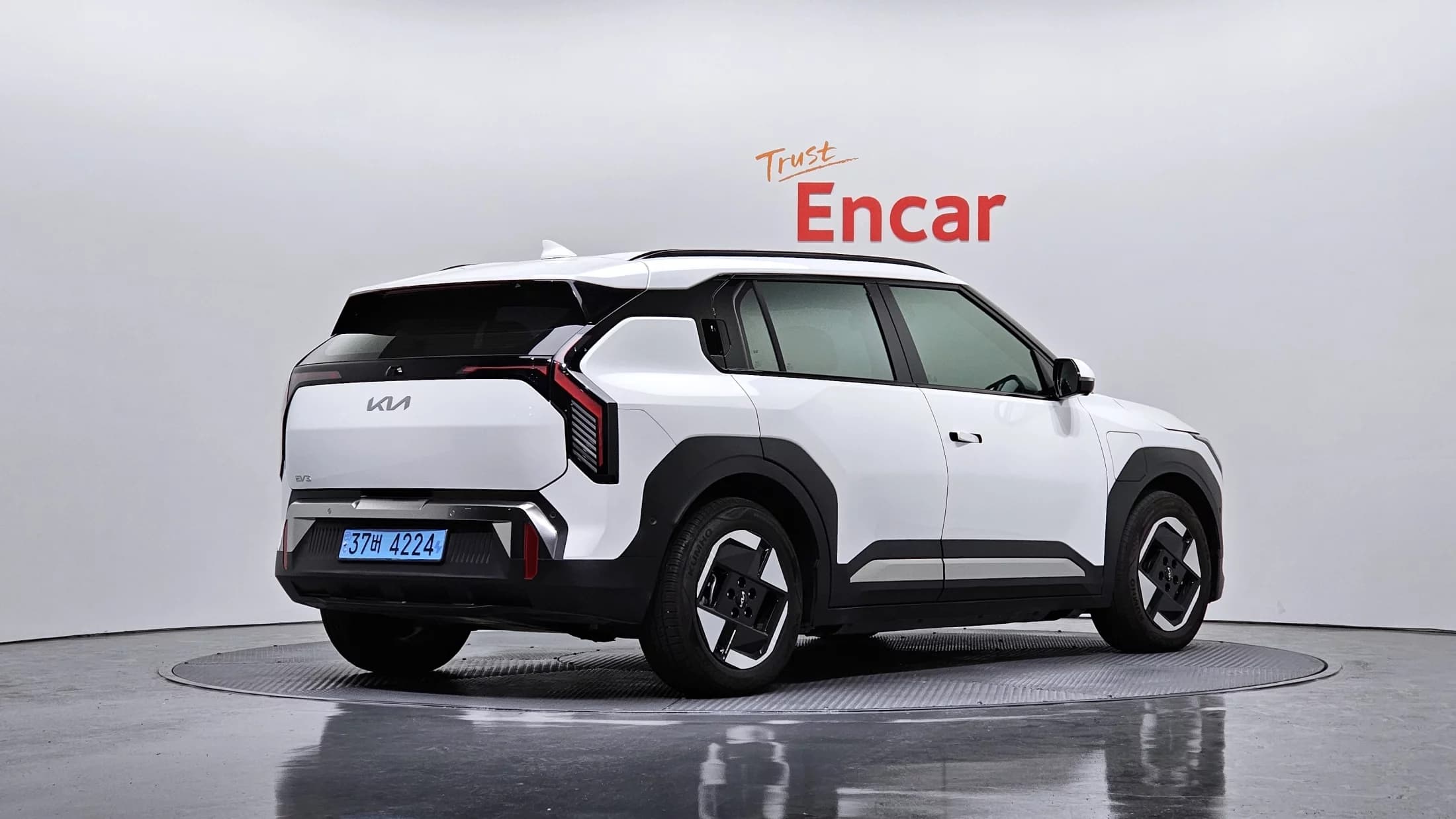 Kia EV3 Long Range 2WD Earth, электромобиль, 2024 г. 15843 км. — фото 2
