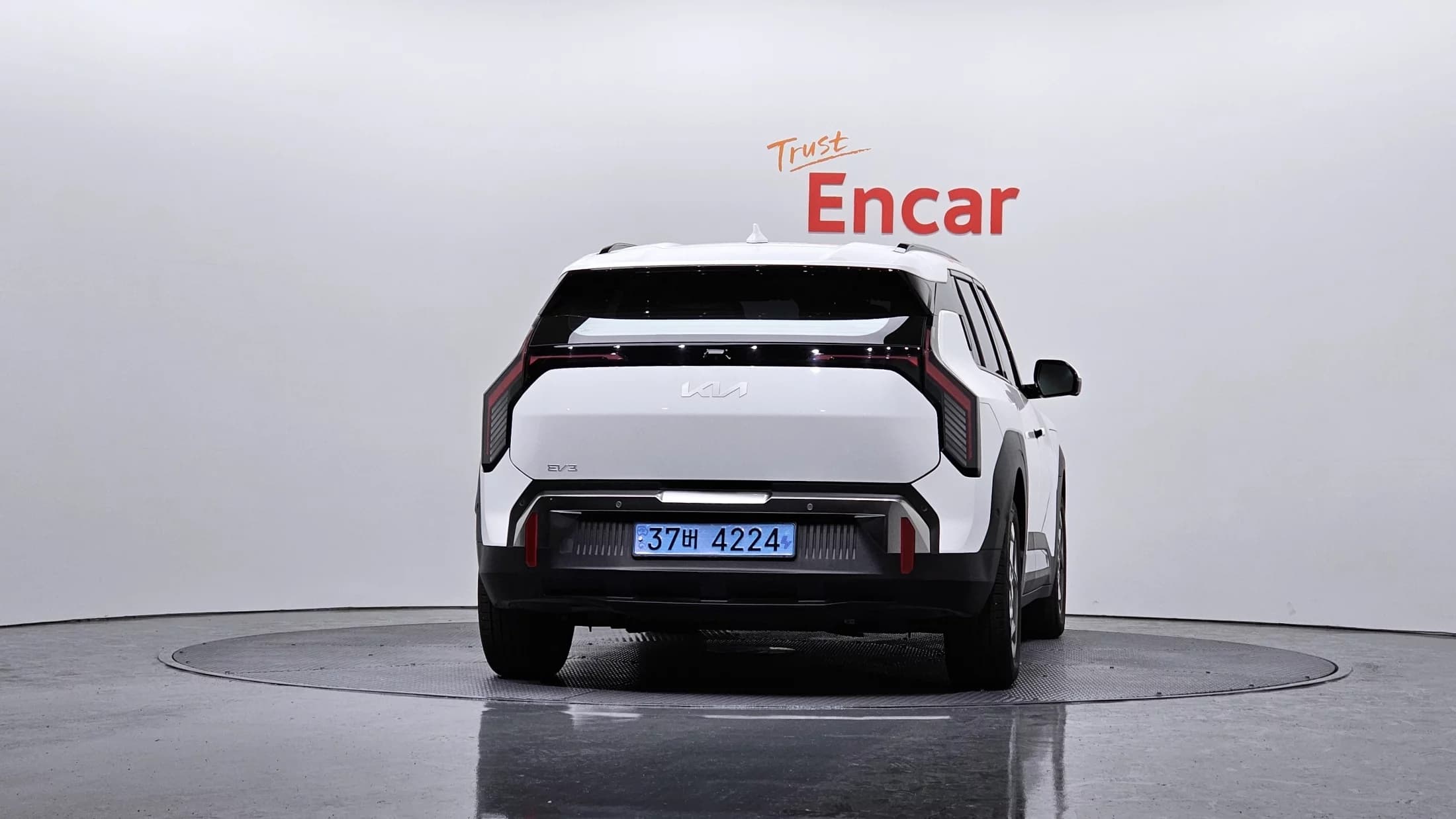 Kia EV3 Long Range 2WD Earth, электромобиль, 2024 г. 15843 км. — фото 4