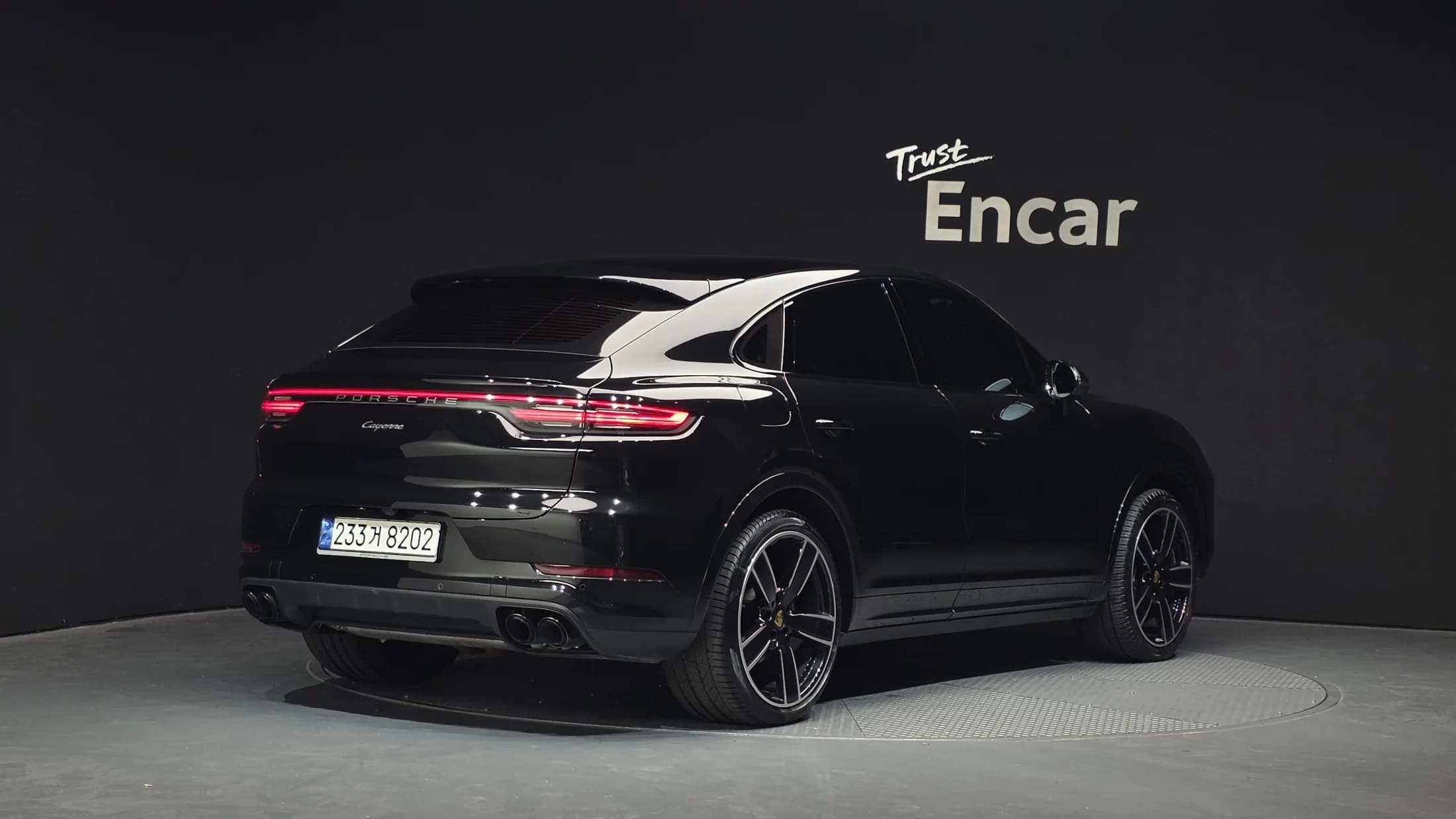 Porsche CAYENNE 3.0 COUPE PLATINUM EDITION, 2023 г. 37746 км. — фото 2