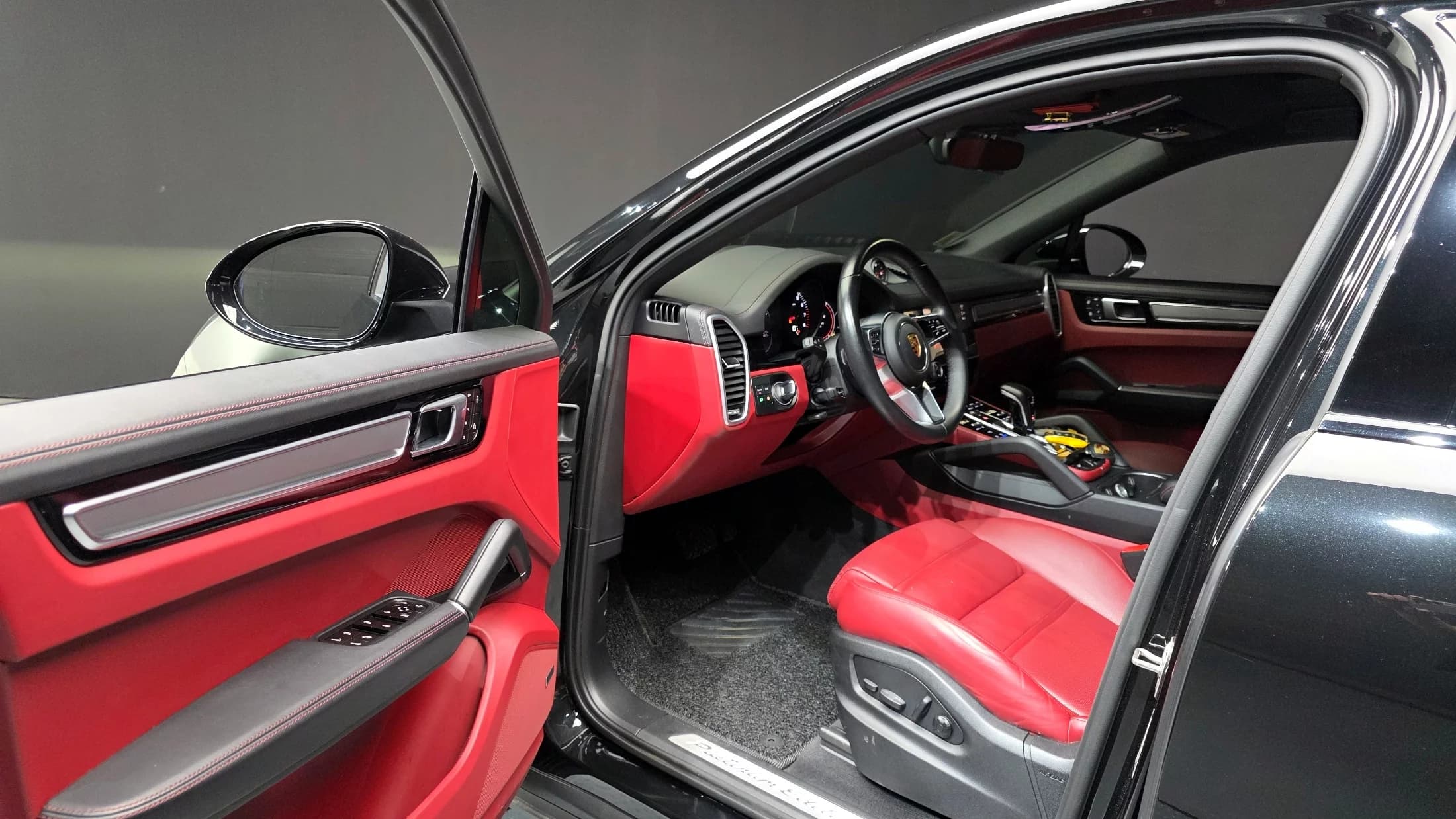 Porsche CAYENNE 3.0 COUPE PLATINUM EDITION, 2023 г. 37746 км. — фото 10