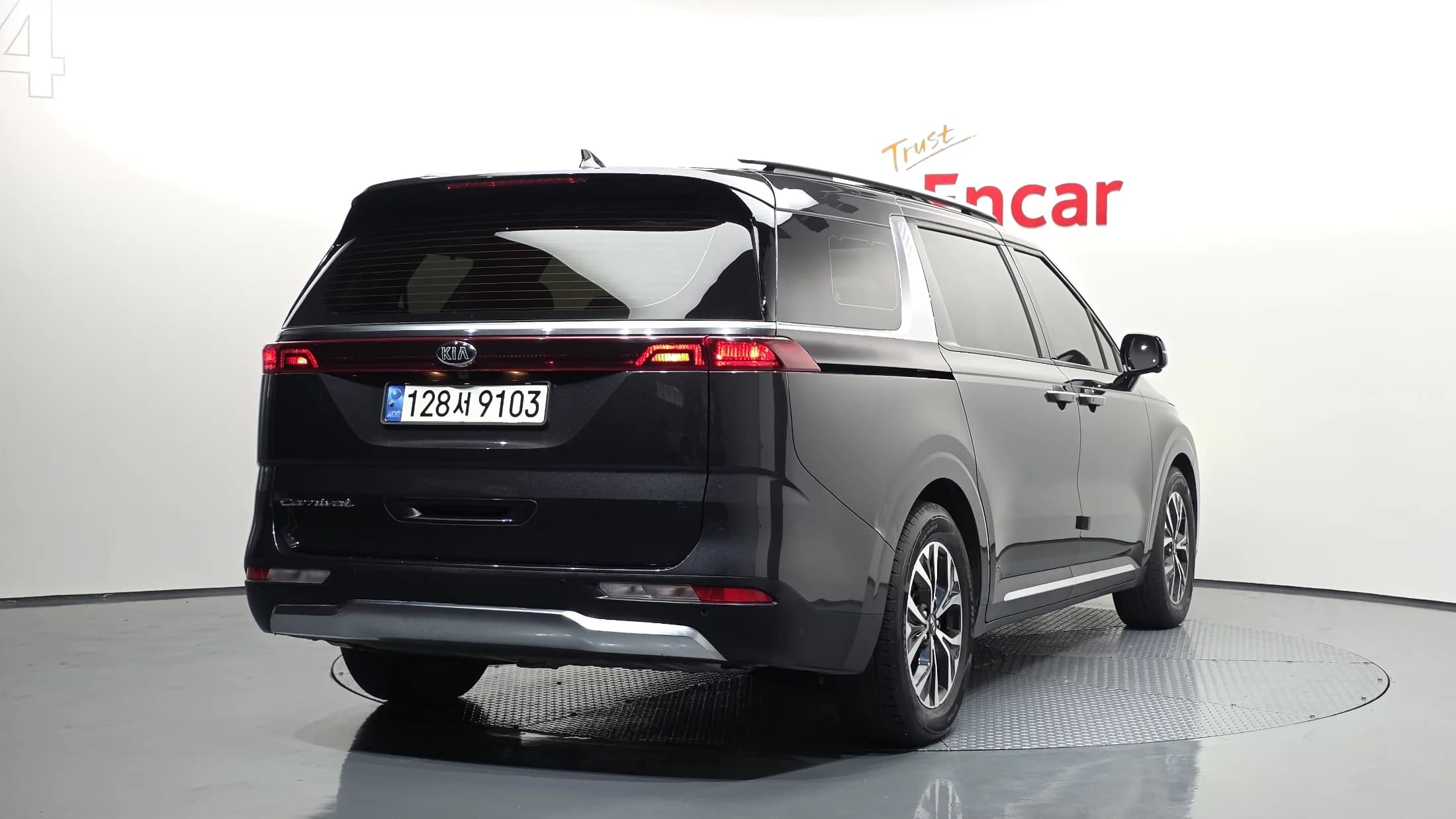 Kia Carnival 9-Seater Noblesse, 2021 г. 151147 км. — фото 2