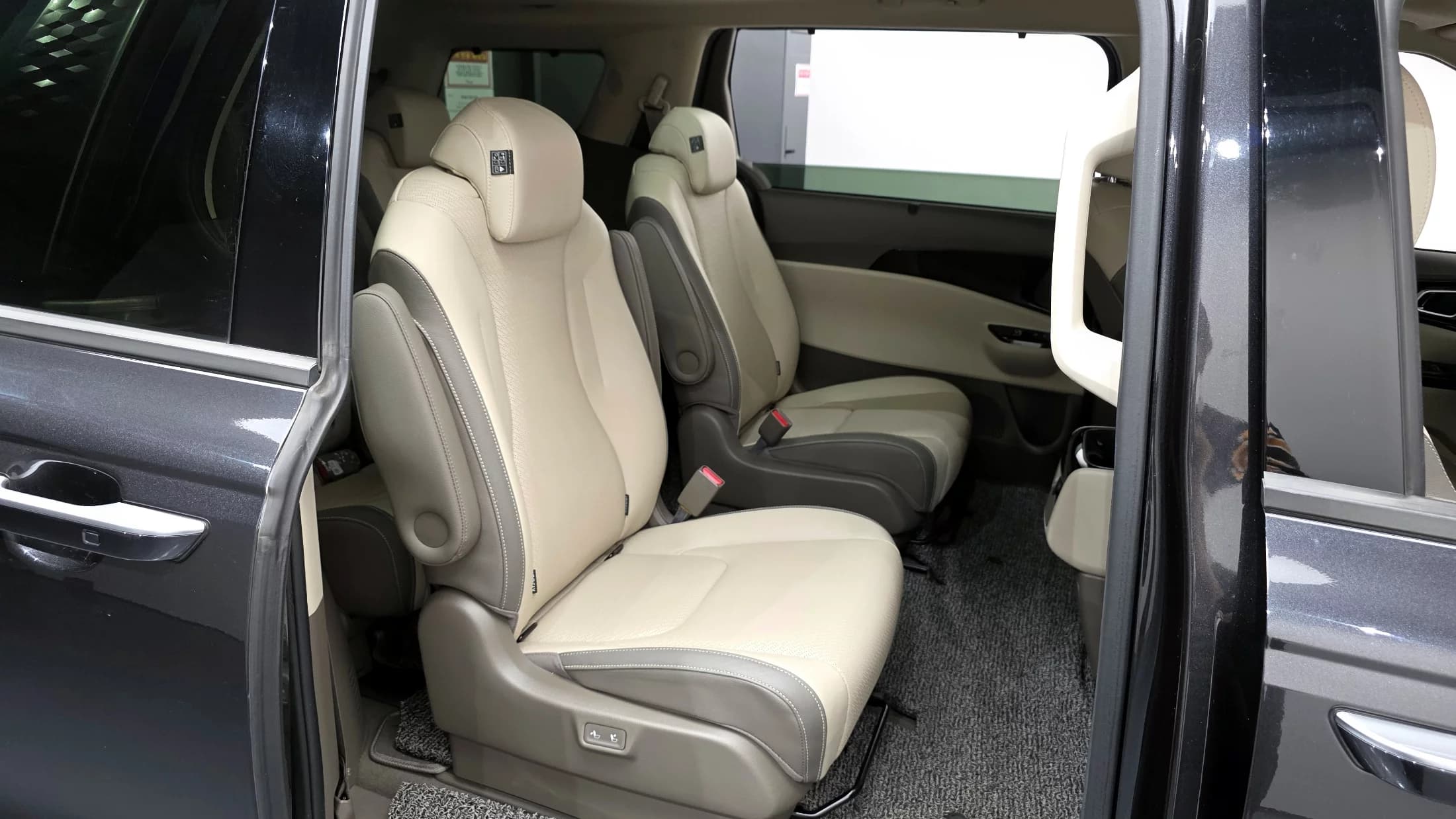 Kia Carnival 9-Seater Noblesse, 2021 г. 151147 км. — фото 12