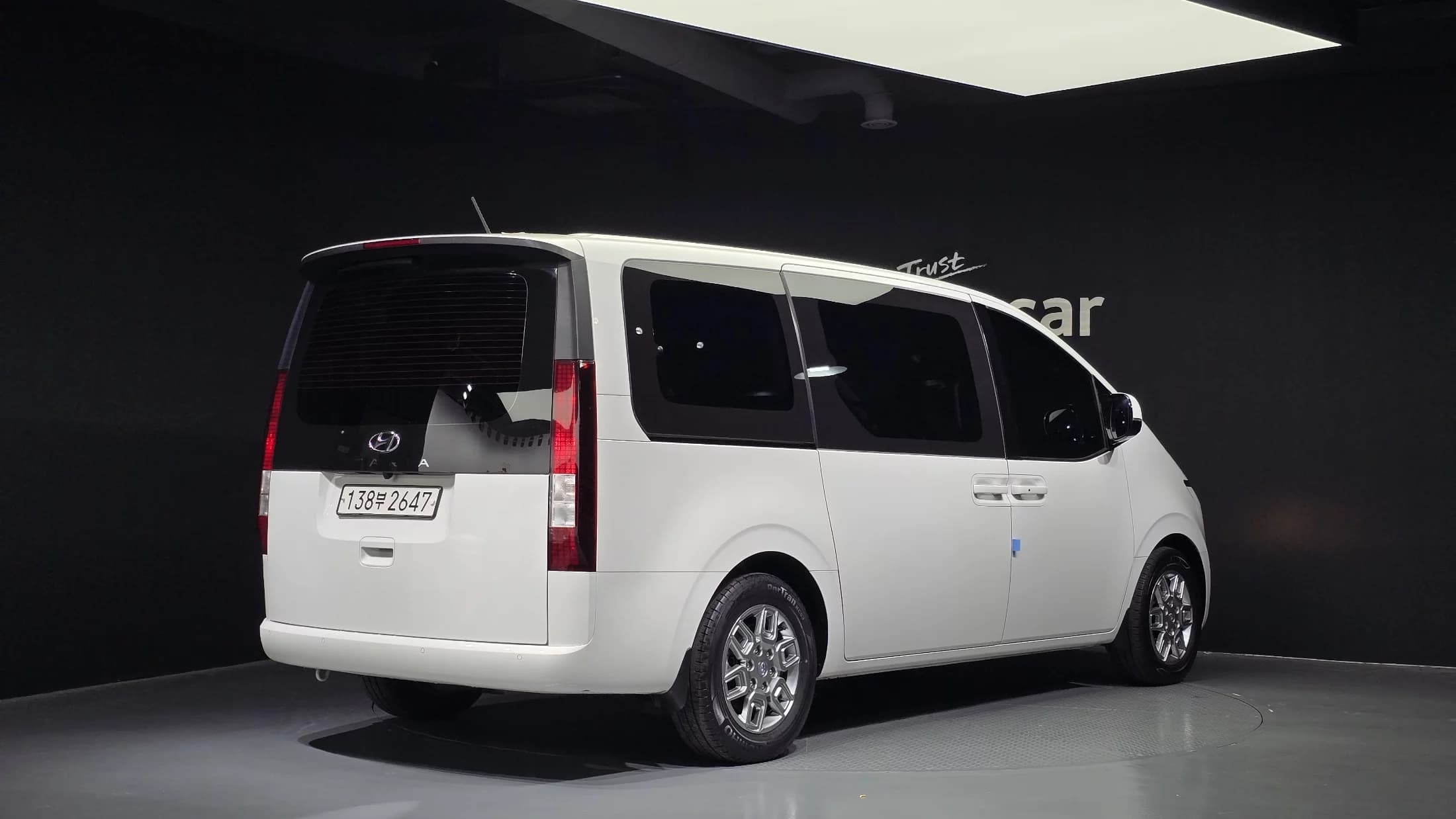 Hyundai Staria Tourer 9-Seater Modern, 2021 г. 67539 км. — фото 2