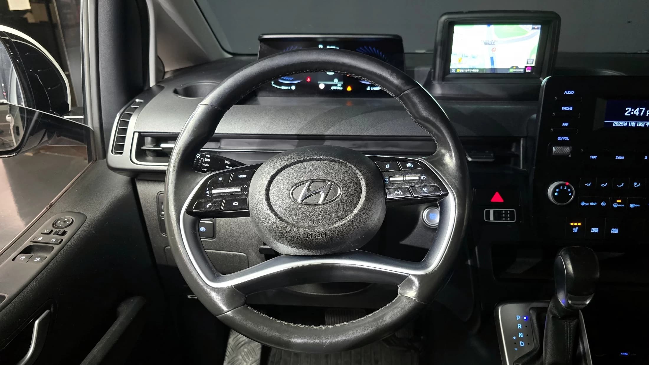 Hyundai Staria Tourer 9-Seater Modern, 2021 г. 67539 км. — фото 13