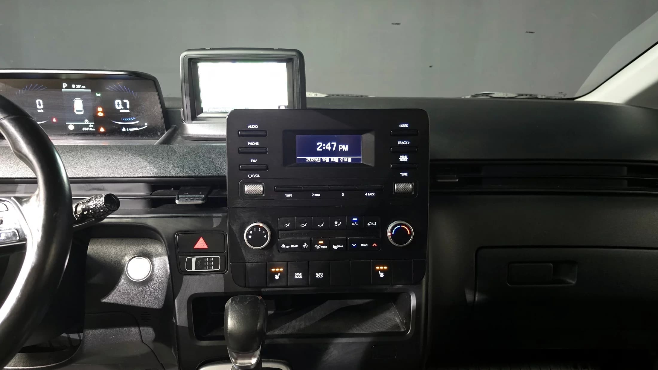 Hyundai Staria Tourer 9-Seater Modern, 2021 г. 67539 км. — фото 19