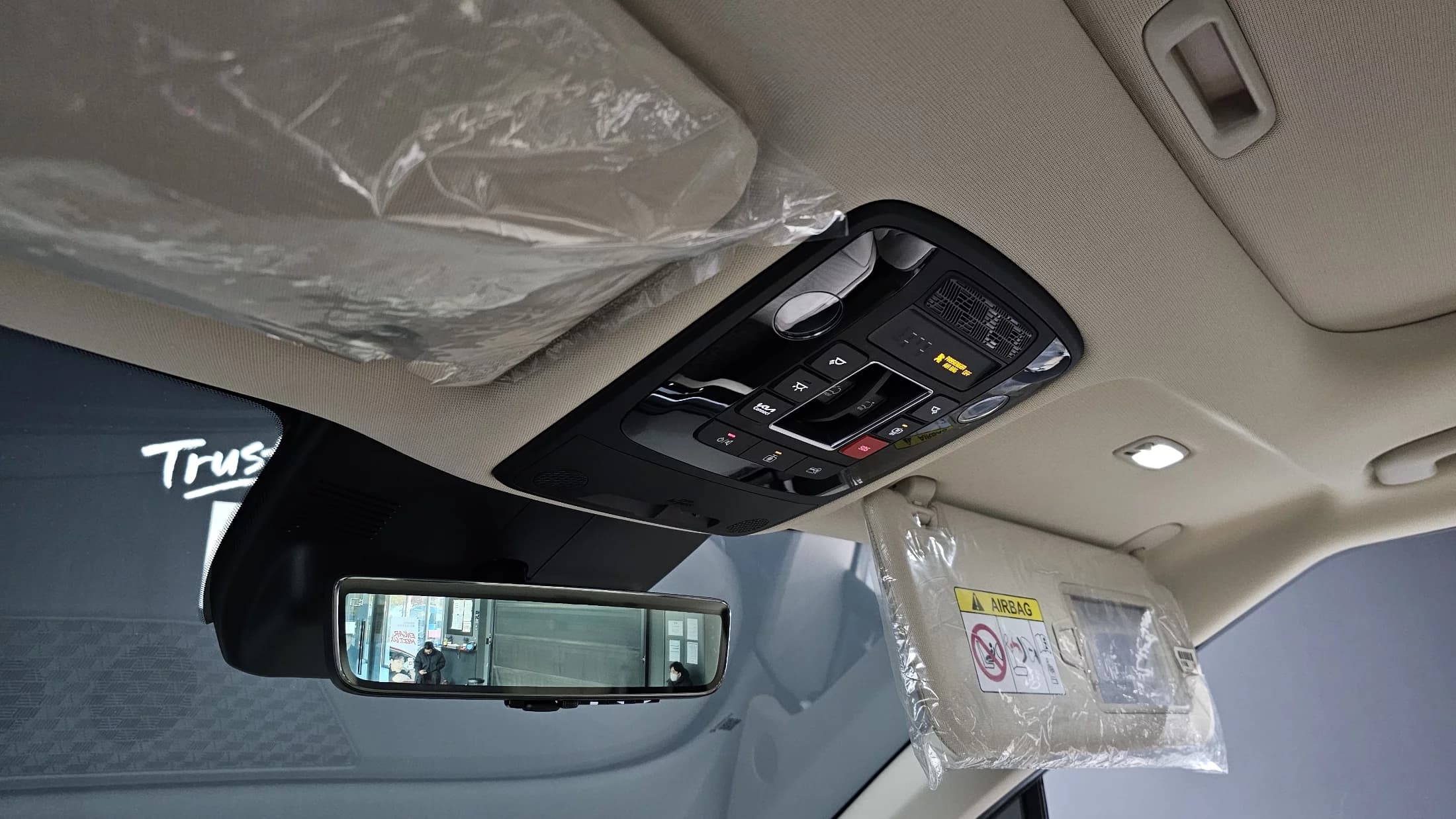 Kia Carnival 7-Seater Signature, 2024 г. 18203 км. — фото 17