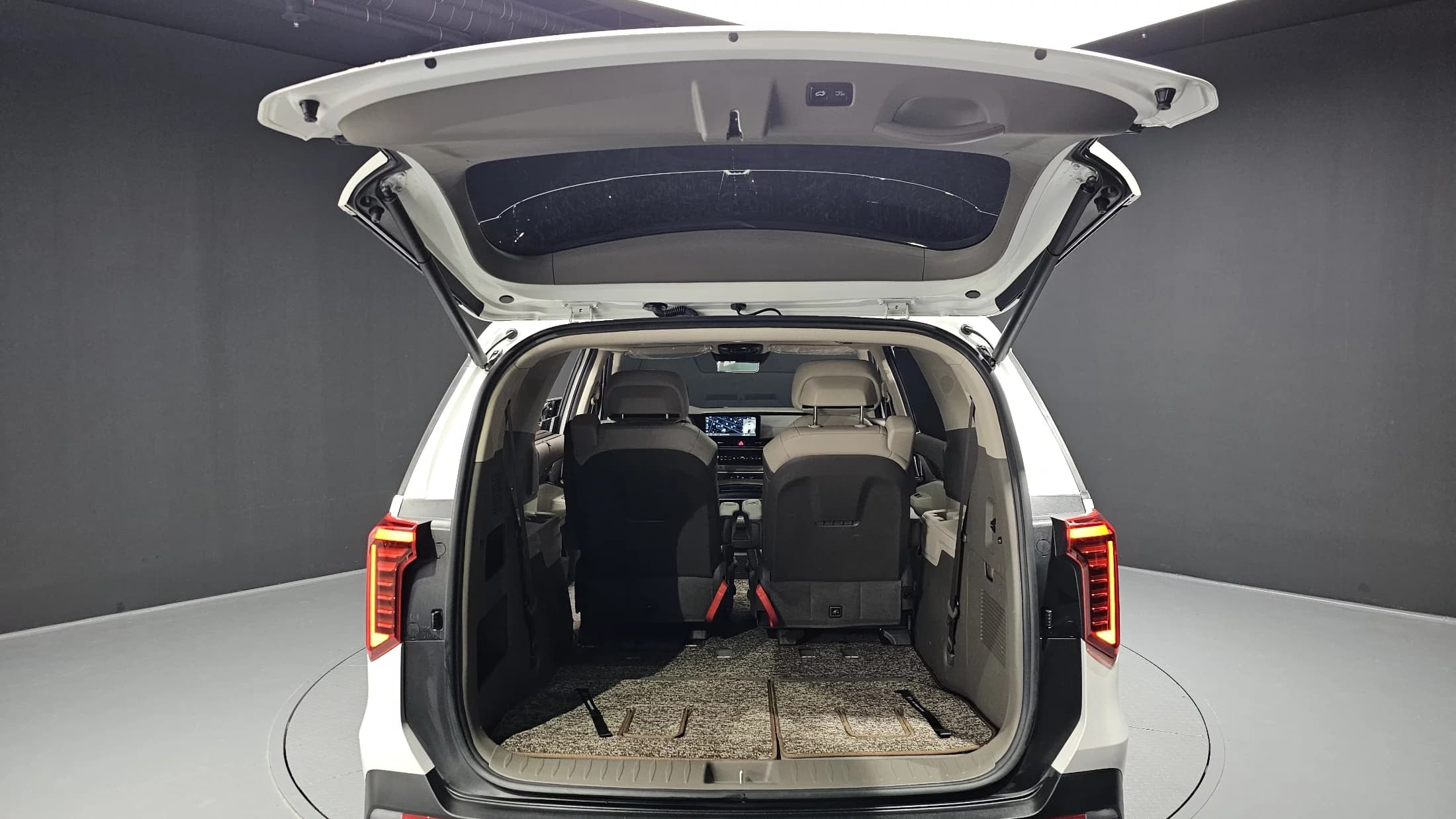 Kia Carnival 7-Seater Signature, 2024 г. 18203 км. — фото 20