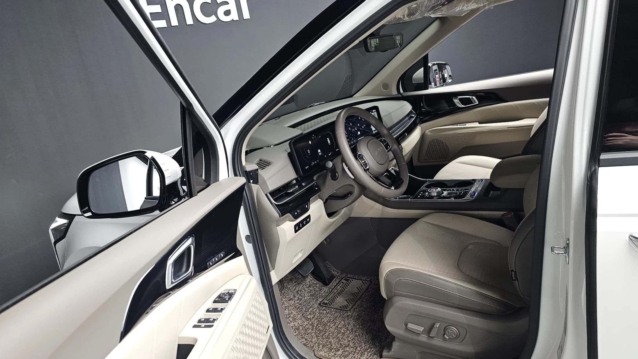 Kia Carnival 7-Seater Signature, 2024 г. 18203 км. — фото 10