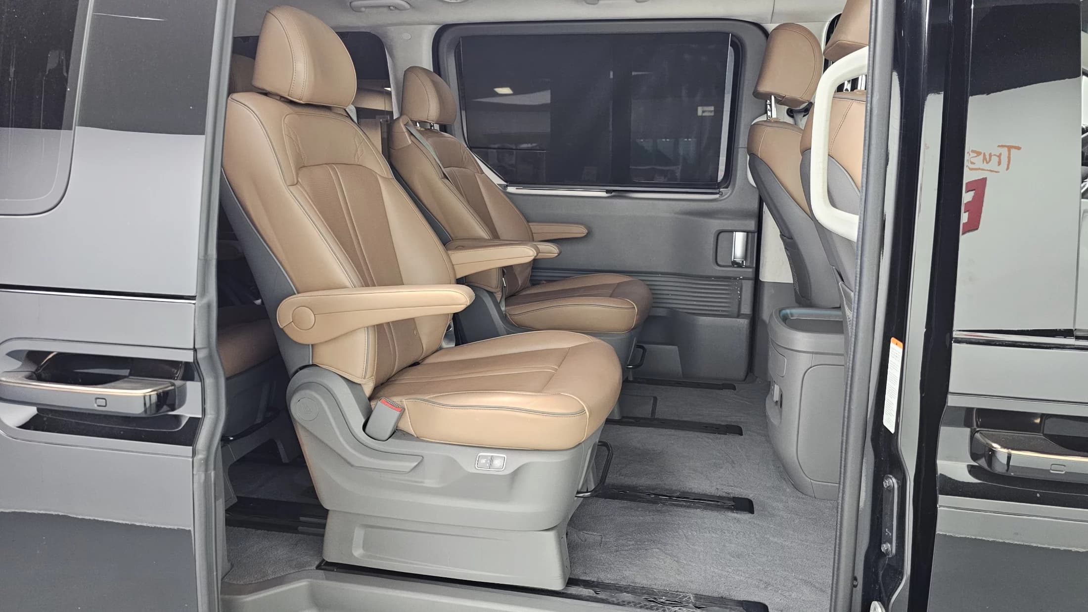 Hyundai Staria Lounge 9-Seater Inspiration, 2021 г. 74176 км. — фото 12