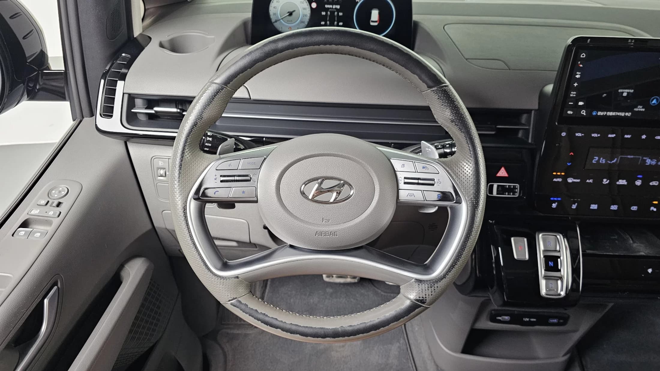 Hyundai Staria Lounge 9-Seater Inspiration, 2021 г. 74176 км. — фото 13