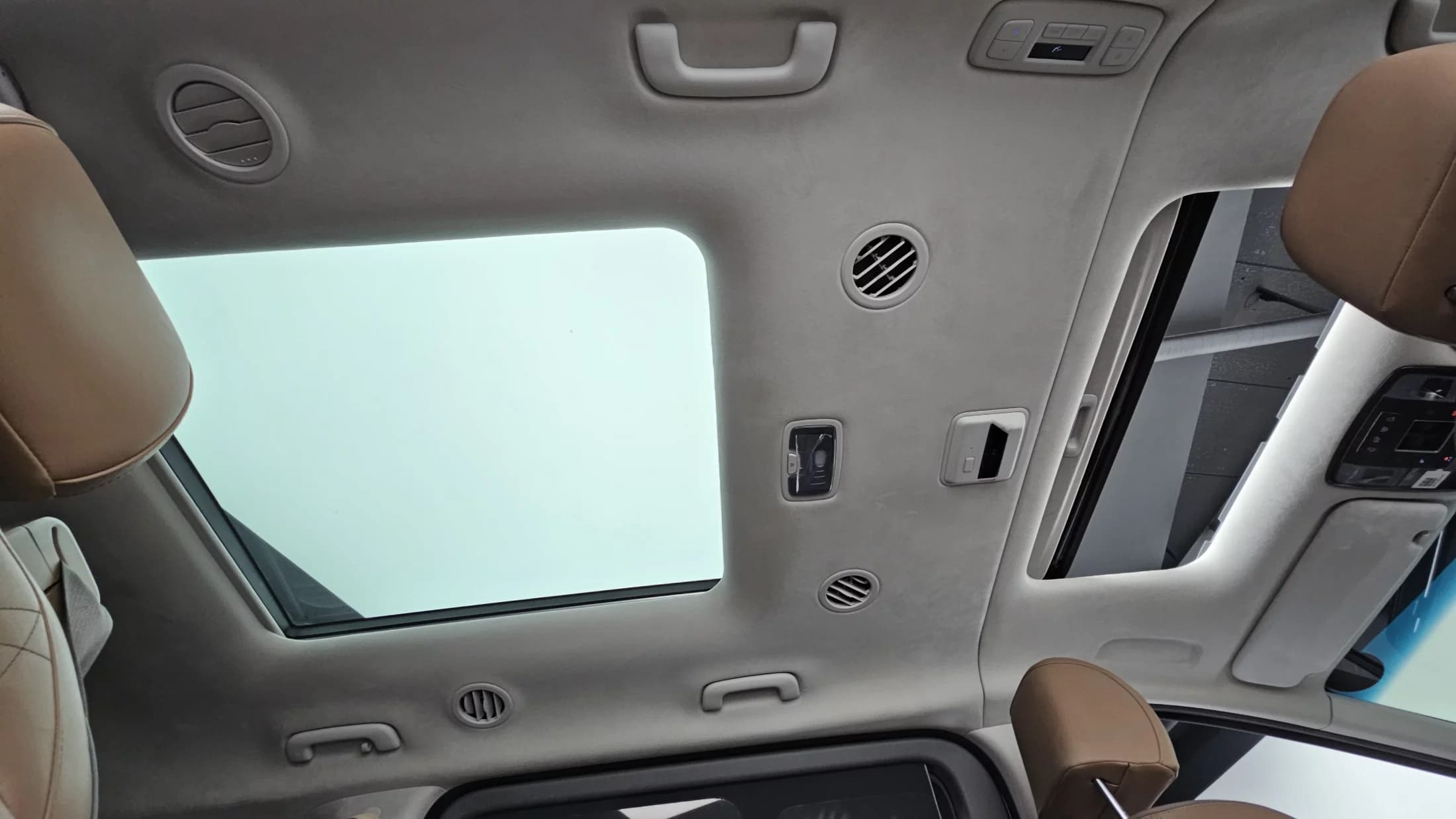 Hyundai Staria Lounge 9-Seater Inspiration, 2021 г. 74176 км. — фото 19