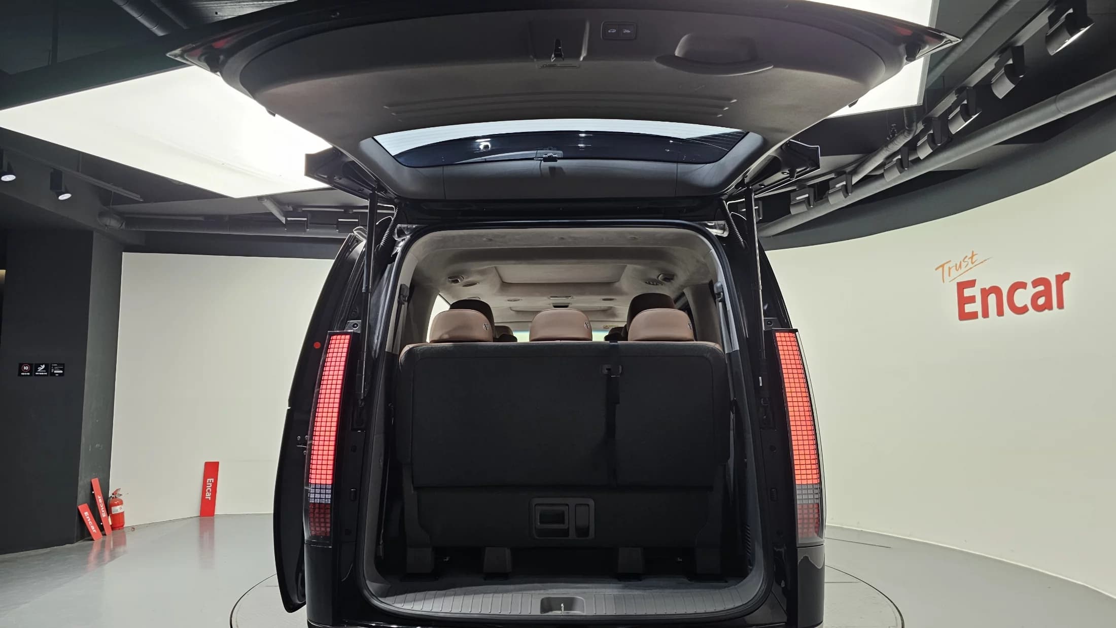 Hyundai Staria Lounge 9-Seater Inspiration, 2021 г. 74176 км. — фото 20