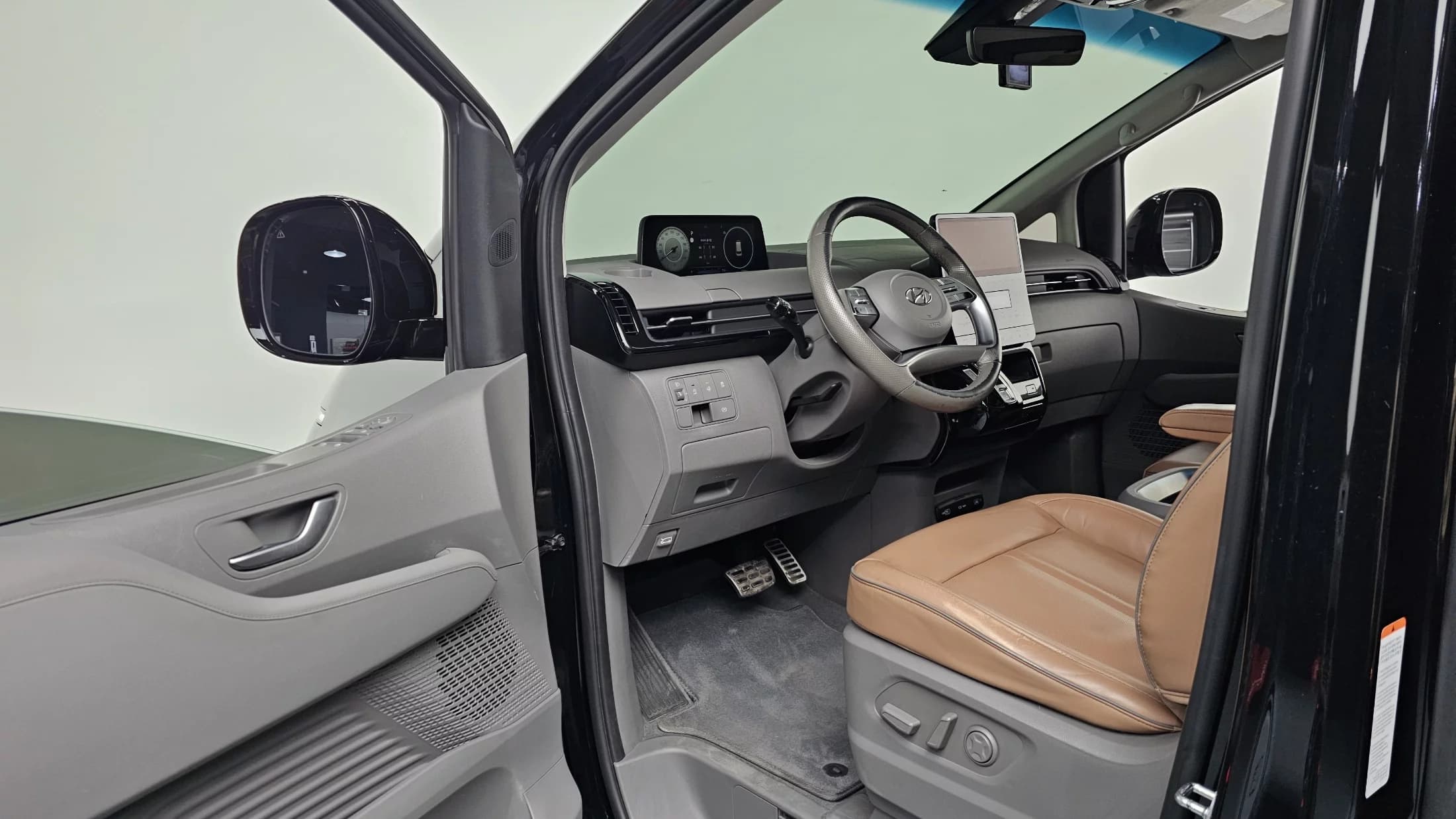 Hyundai Staria Lounge 9-Seater Inspiration, 2021 г. 74176 км. — фото 10