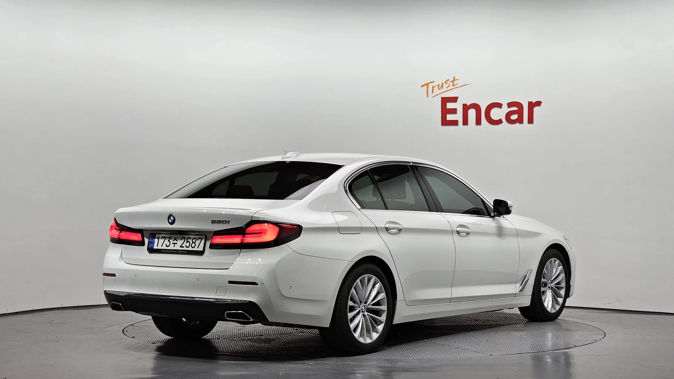 BMW 5-Series 520i Luxury, 2021 г. 43439 км. — фото 2