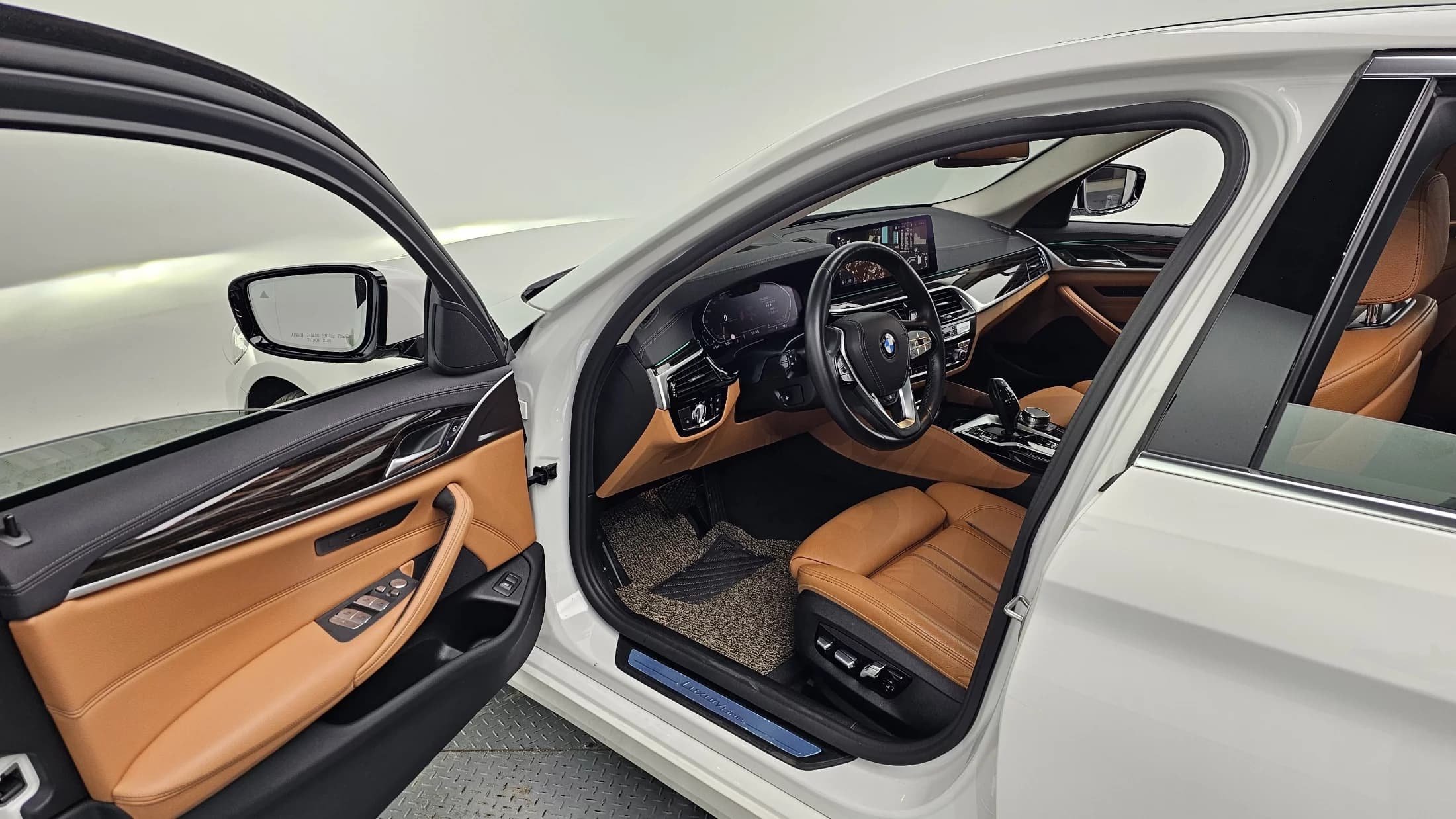 BMW 5-Series 520i Luxury, 2021 г. 43439 км. — фото 11