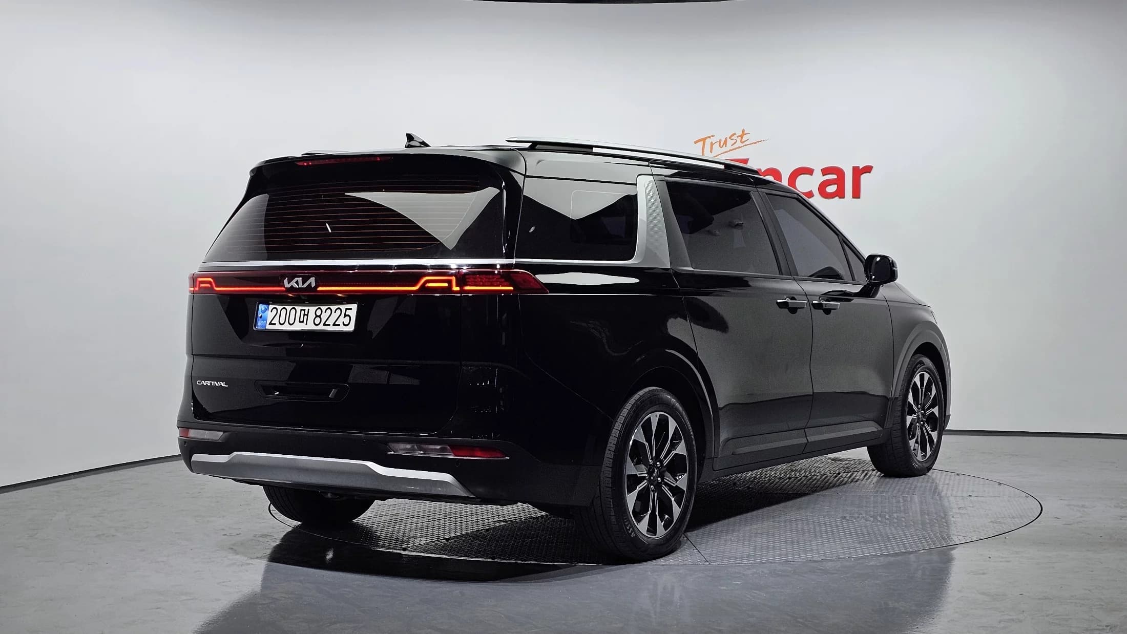 Kia Carnival 9-Seater Prestige, 2021 г. 102209 км. — фото 2
