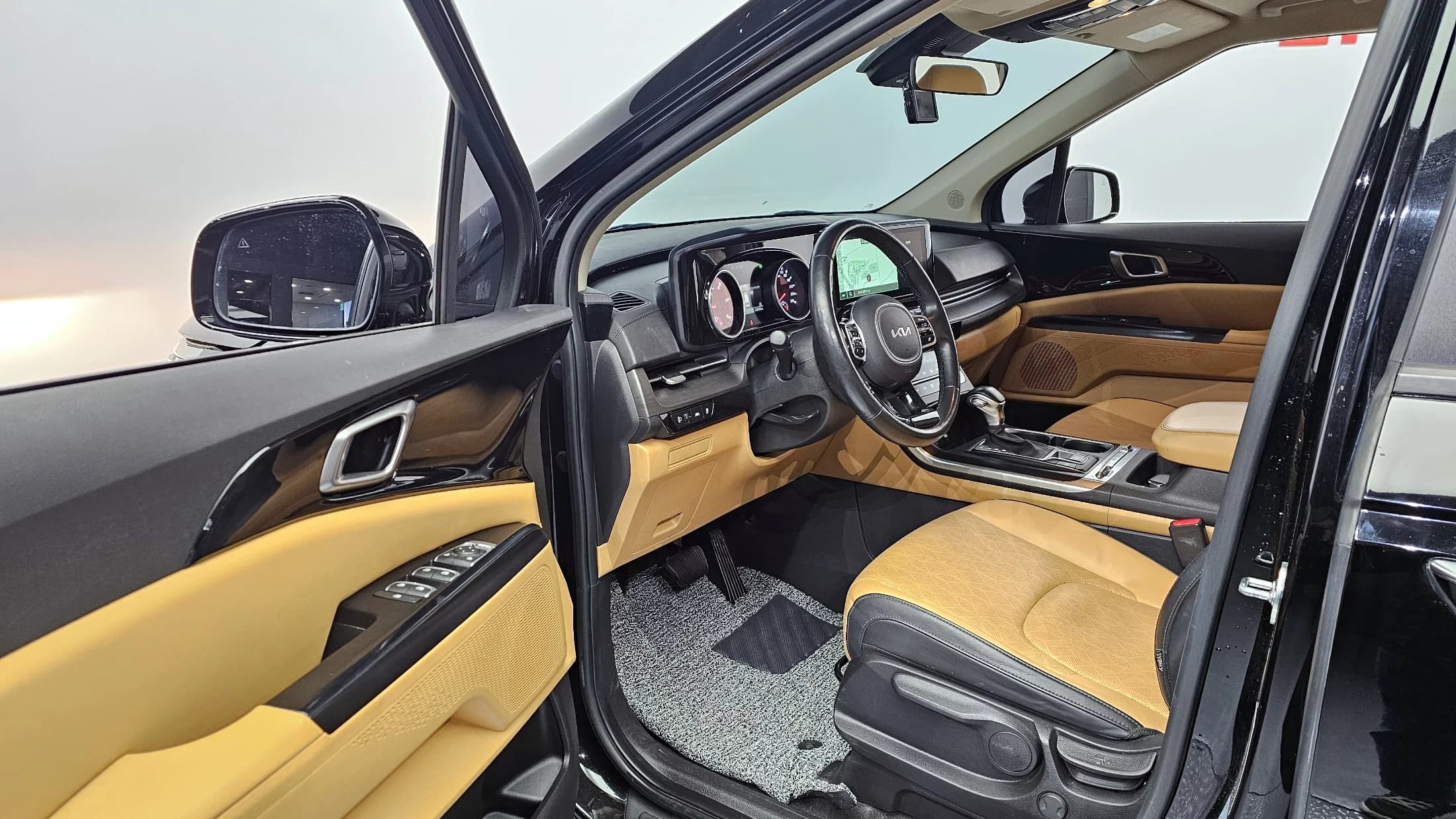Kia Carnival 9-Seater Prestige, 2021 г. 102209 км. — фото 11