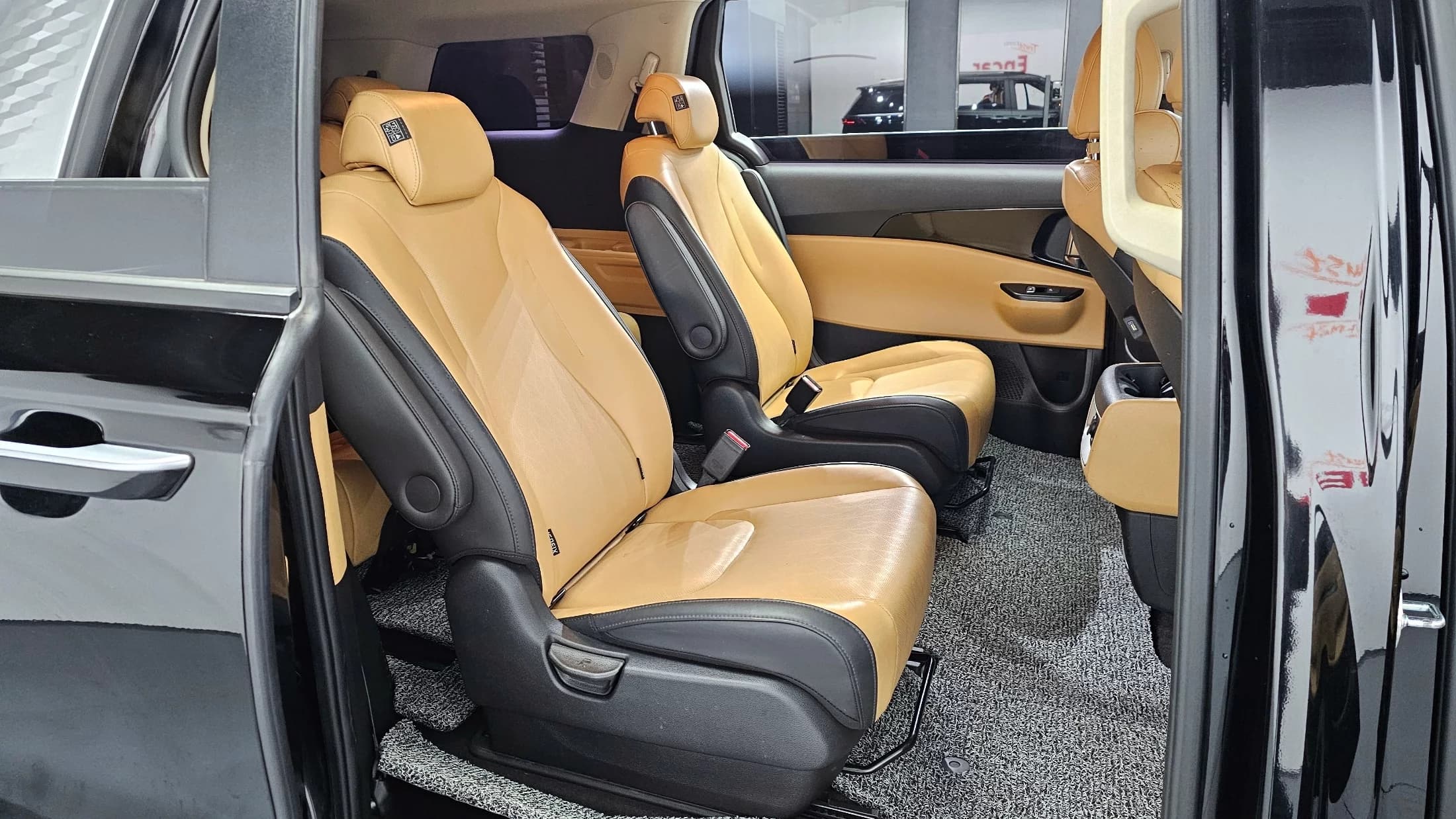 Kia Carnival 9-Seater Prestige, 2021 г. 102209 км. — фото 12