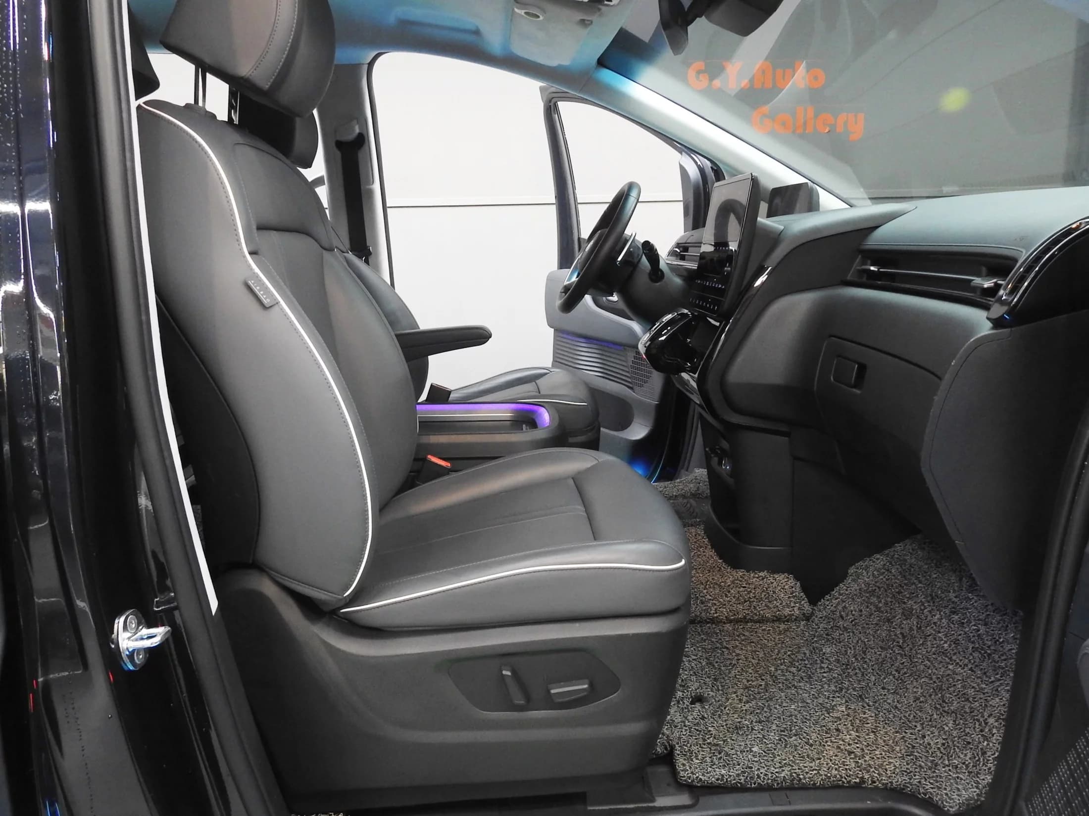 Hyundai Staria Lounge 9-Seater Inspiration, 2022 г. 43694 км. — фото 11