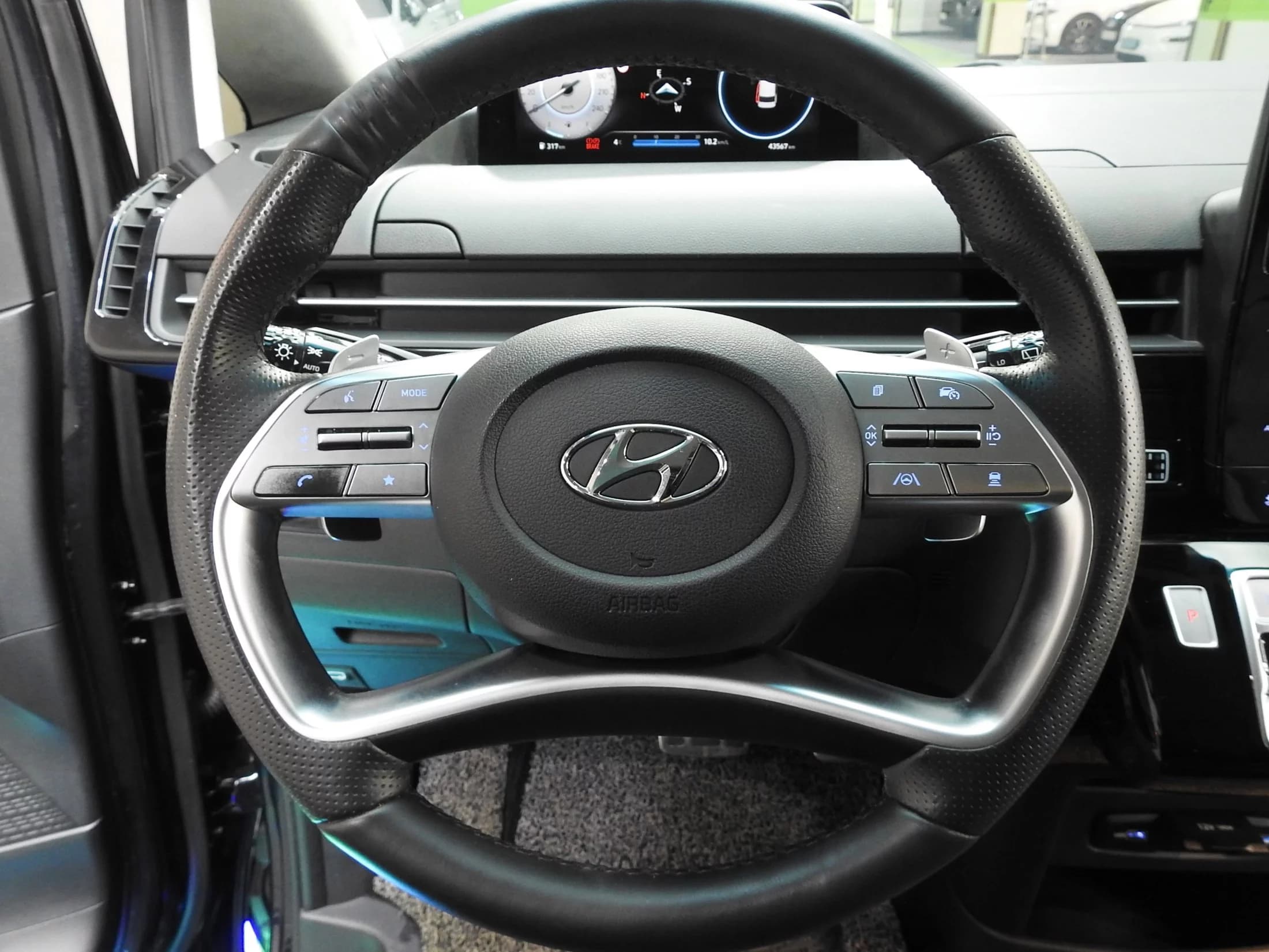 Hyundai Staria Lounge 9-Seater Inspiration, 2022 г. 43694 км. — фото 19