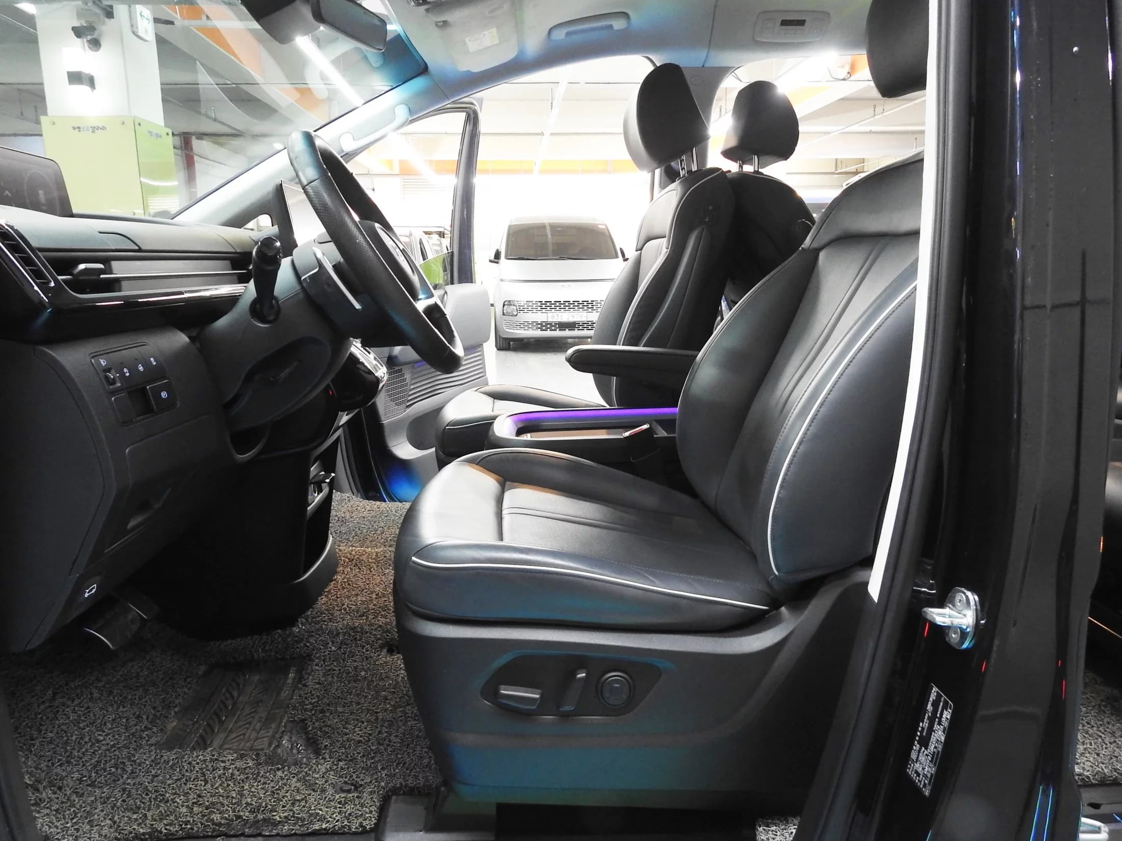 Hyundai Staria Lounge 9-Seater Inspiration, 2022 г. 43694 км. — фото 7
