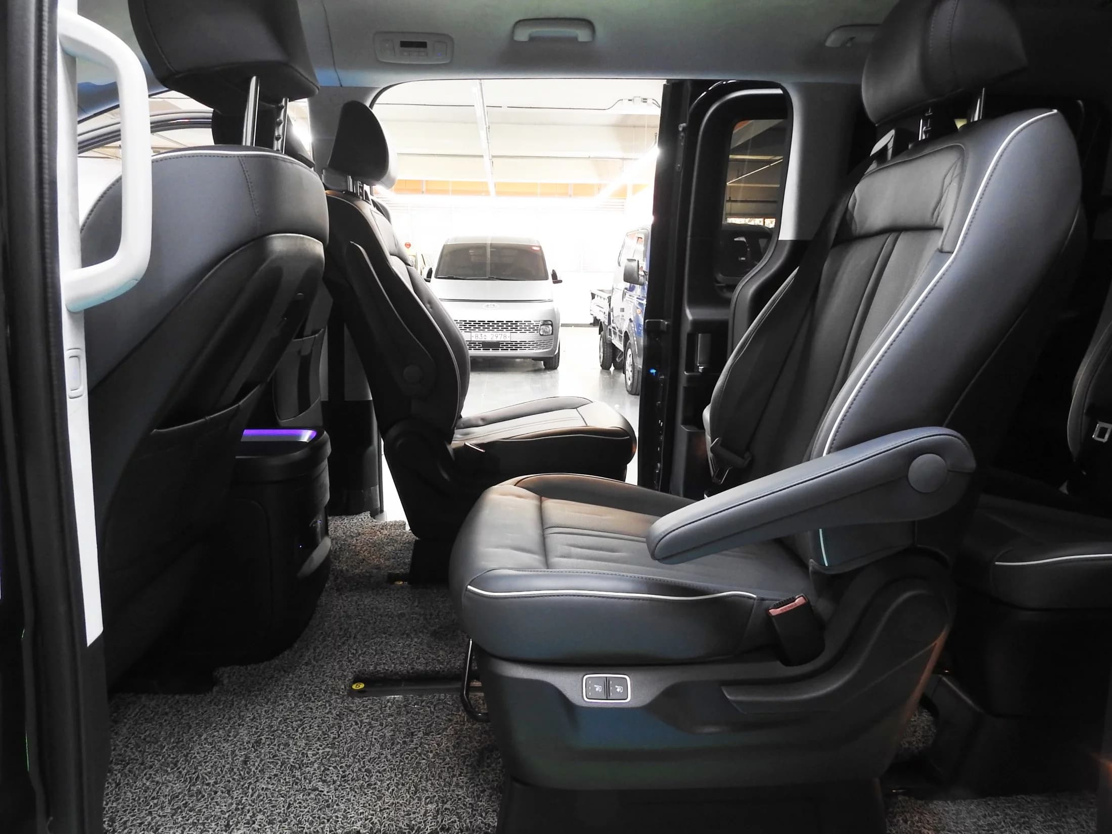 Hyundai Staria Lounge 9-Seater Inspiration, 2022 г. 43694 км. — фото 10