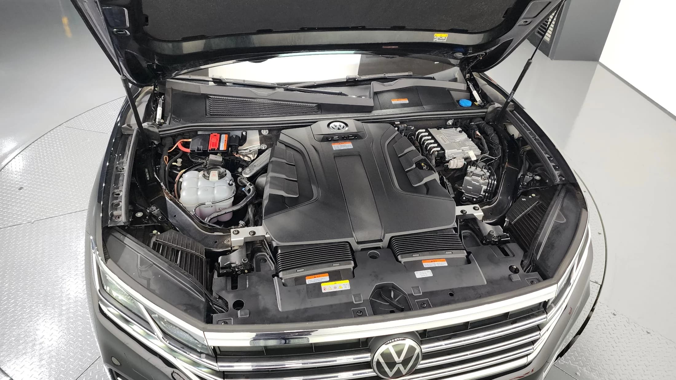 Volkswagen Touareg 3.0 TDI Prestige, 2023 г. 56111 км. — фото 6