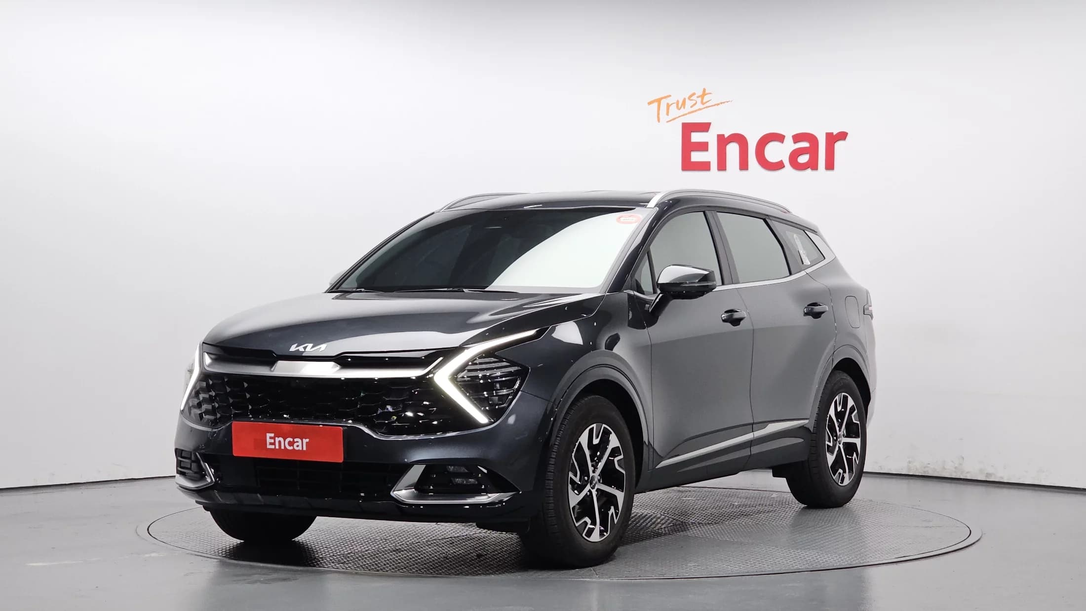 Kia Sportage Signature 2WD, гибрид, 2024 г. 14033 км.