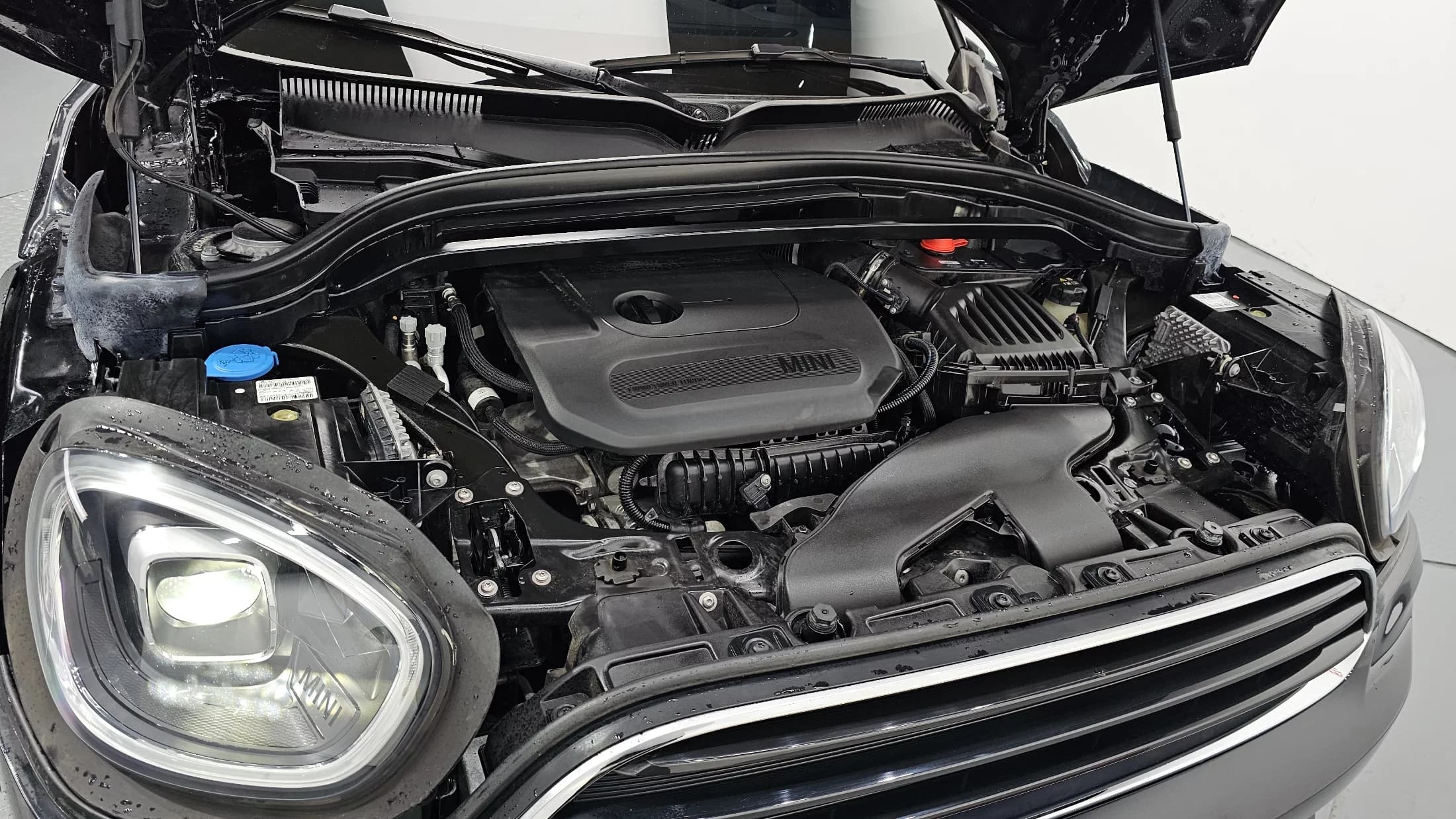 MINI Countryman Classic Plus Launch Pack 2nd Gen, 2023 г. 40272 км. — фото 6