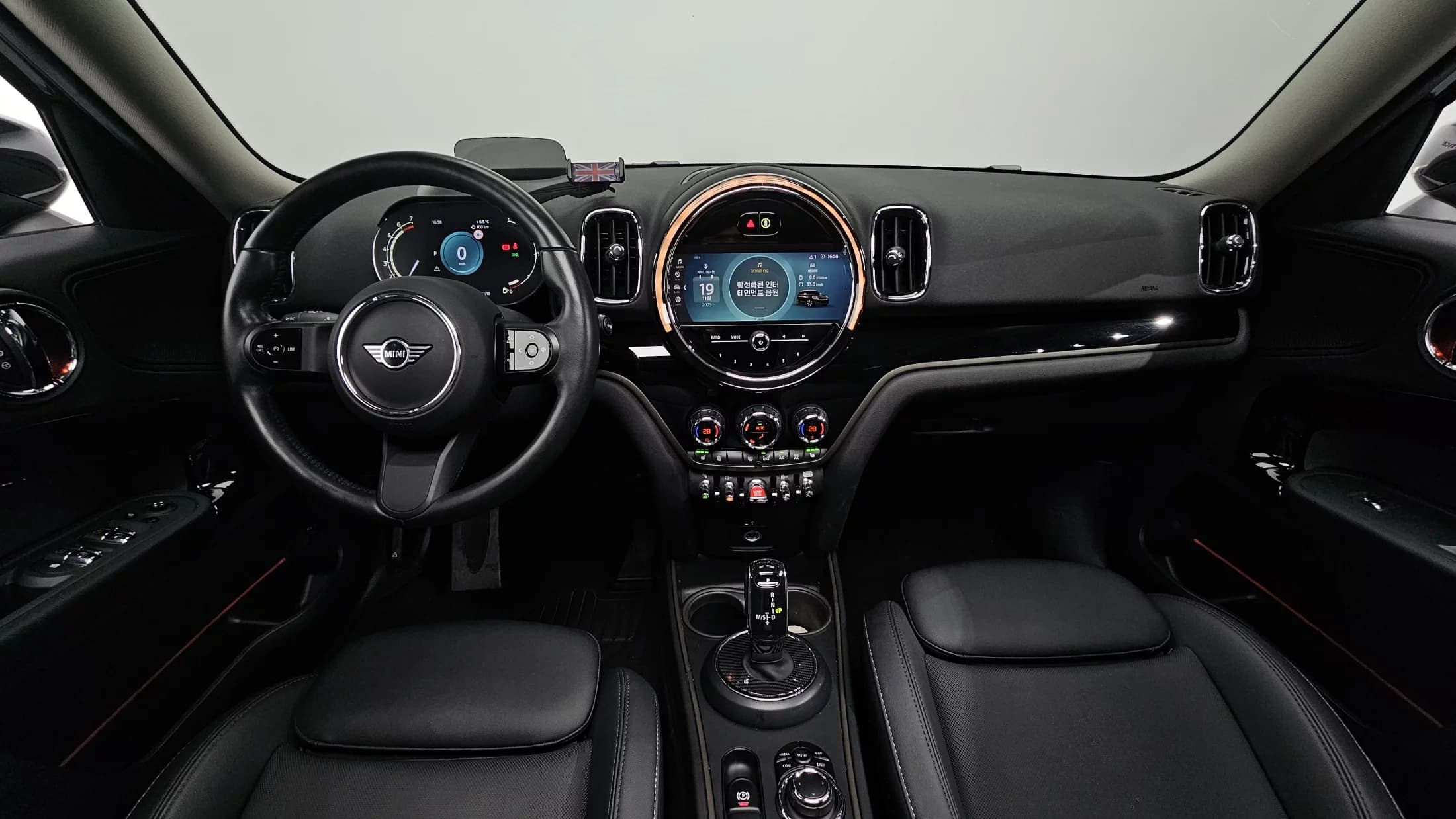 MINI Countryman Classic Plus Launch Pack 2nd Gen, 2023 г. 40272 км. — фото 7