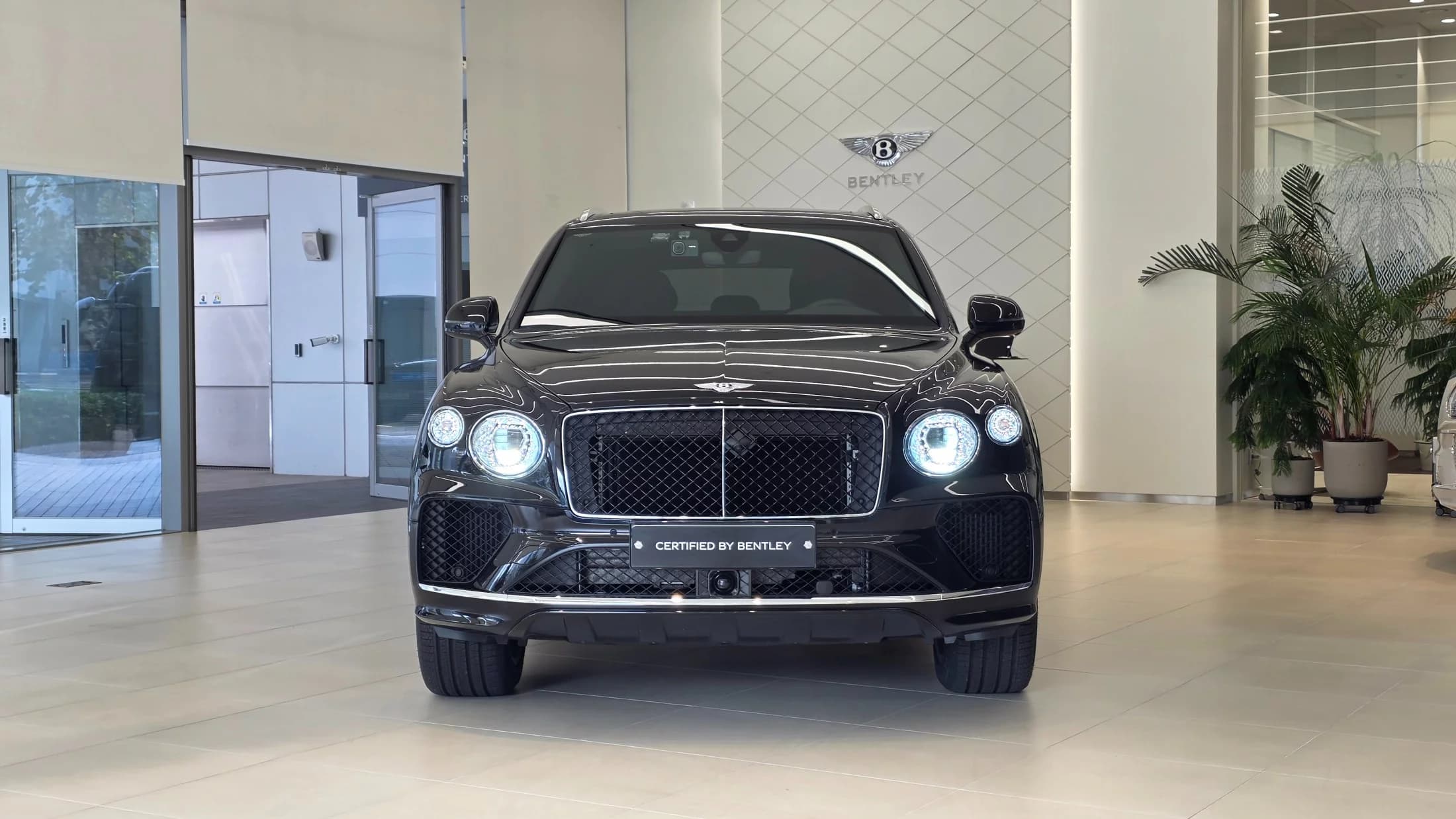 Bentley Bentayga 4.0 V8 Base, 2025 г. 3644 км. — фото 2